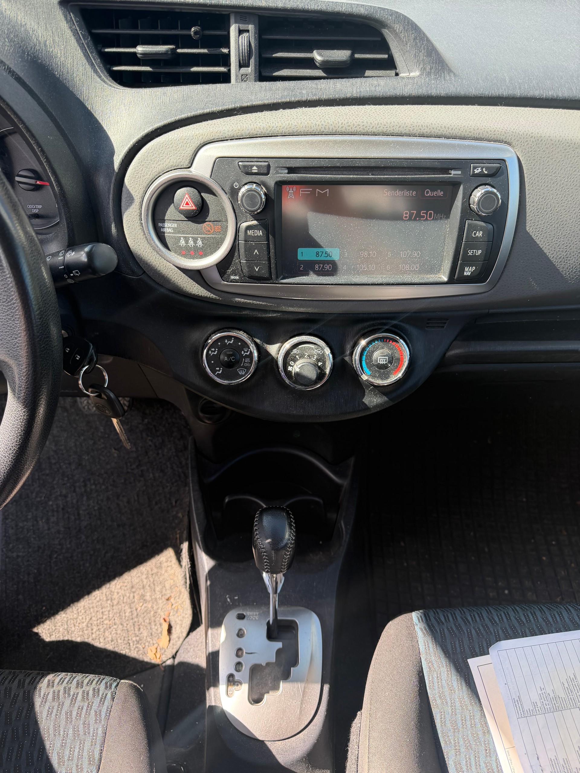 TOYOTA Yaris 1.33 Luna Multidrive-image-5