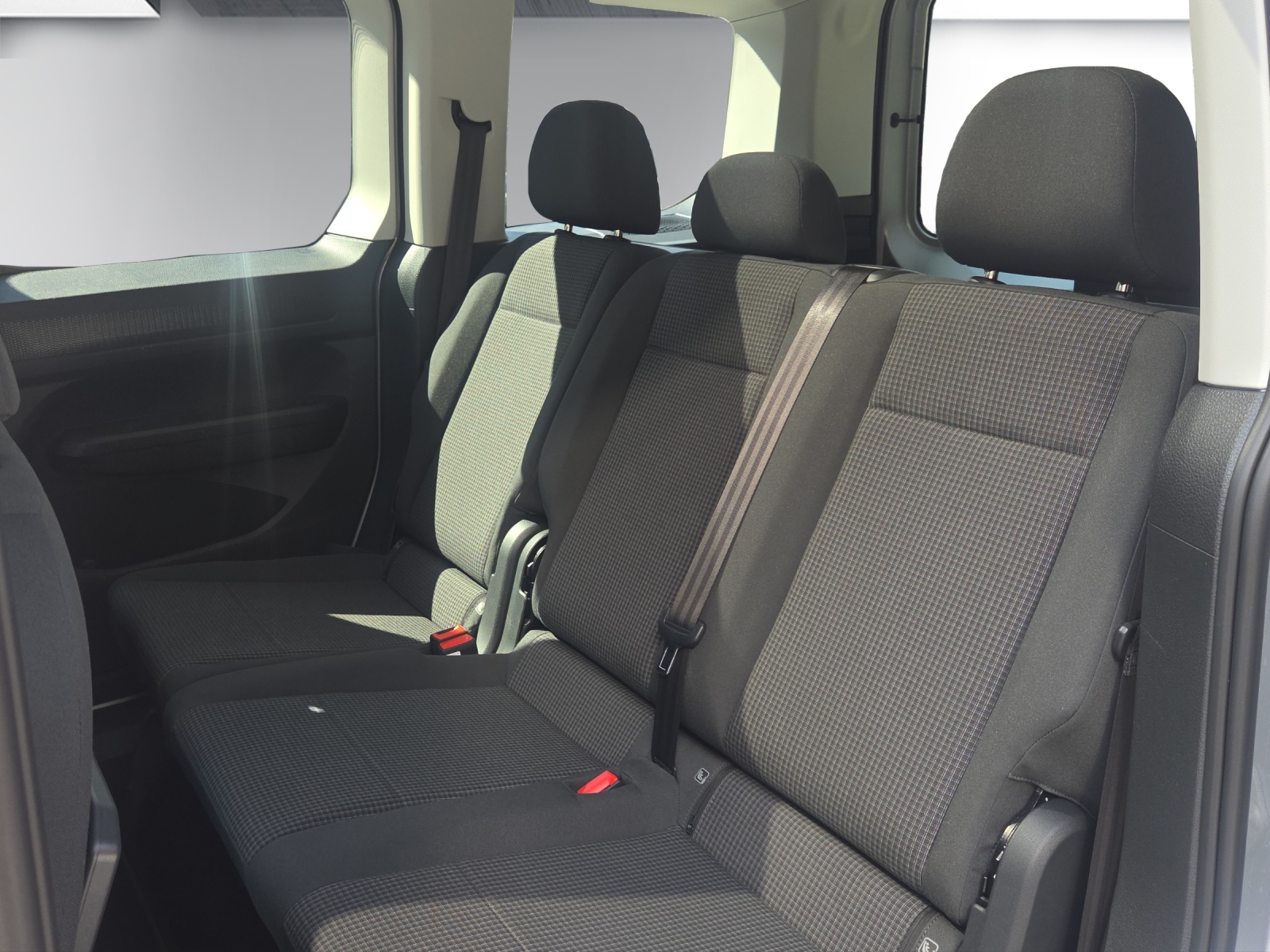 VW Caddy 2.0 TDI Liberty DSG-image-16