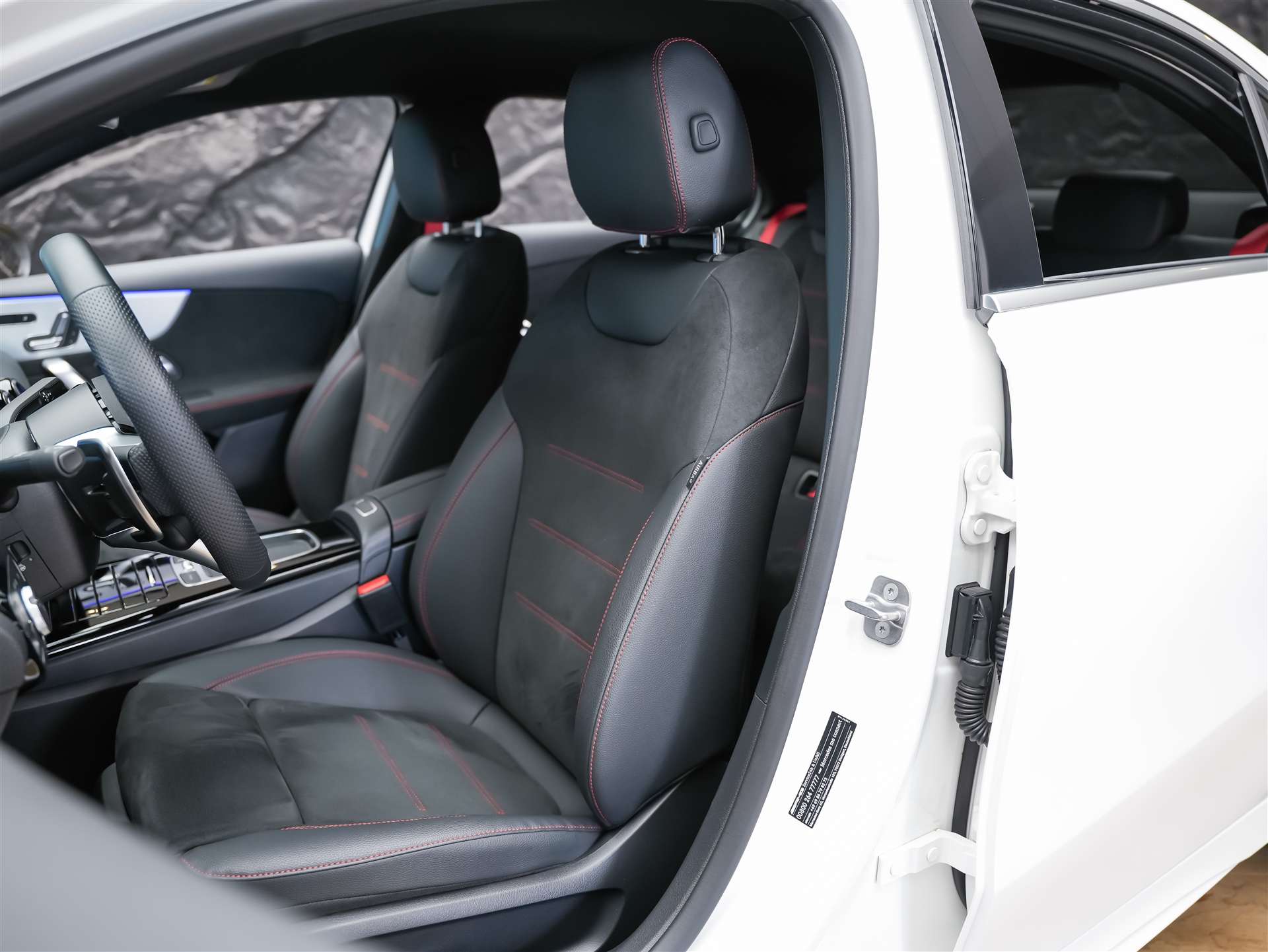 MERCEDES-BENZ A35 AMG 4Matic+ 8G-DCT*20" Felgen*Werksgarantie*Lenkradheizung*Ambientebeleuchtung*-image-8