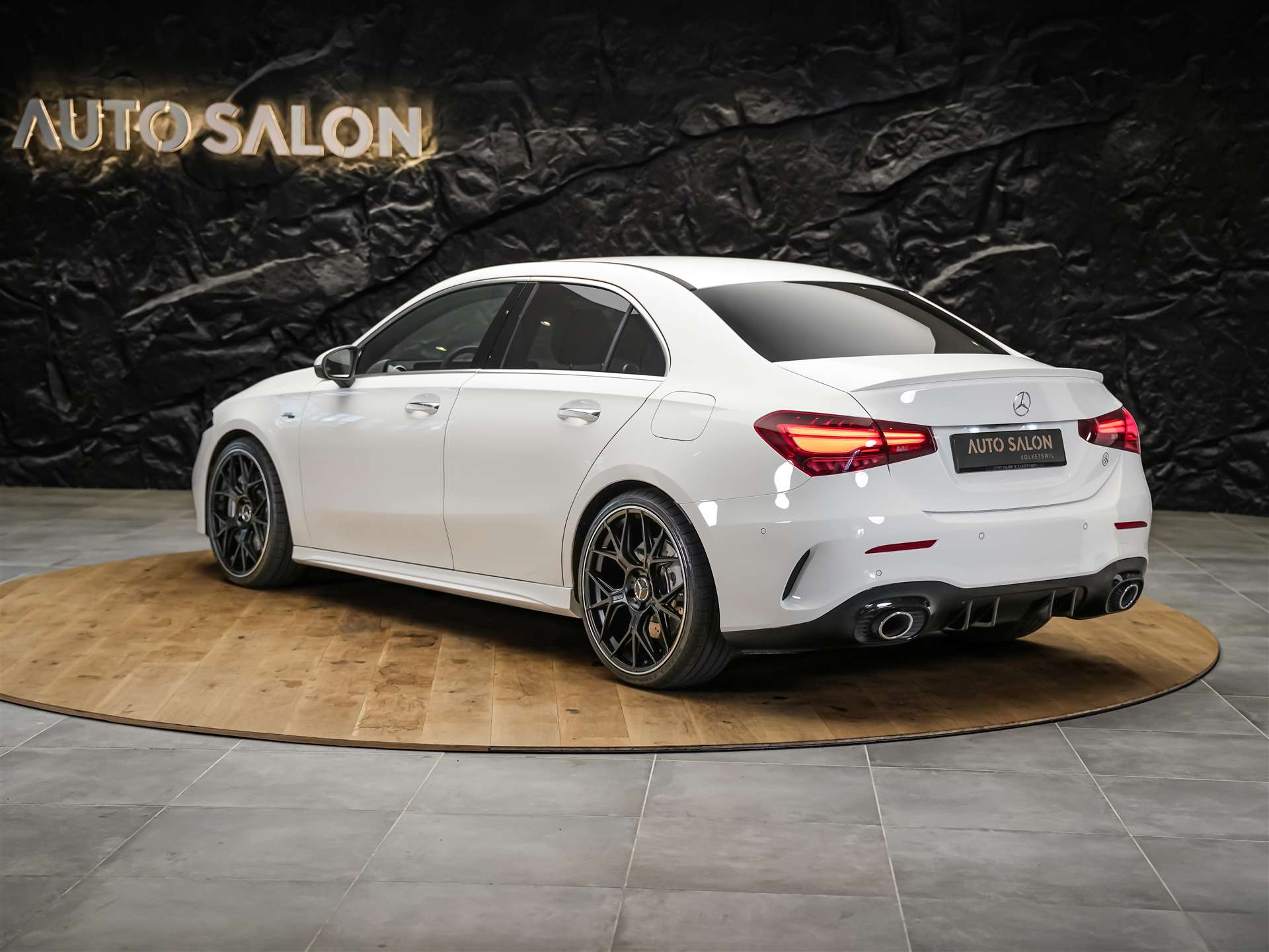 MERCEDES-BENZ A35 AMG 4Matic+ 8G-DCT*20" Felgen*Werksgarantie*Lenkradheizung*Ambientebeleuchtung*-image-2
