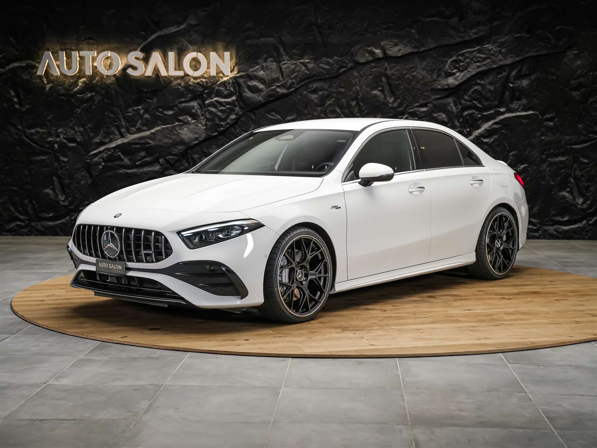 MERCEDES-BENZ A35 AMG 4Matic+ 8G-DCT*20" Felgen*Werksgarantie*Lenkradheizung*Ambientebeleuchtung*-image-0