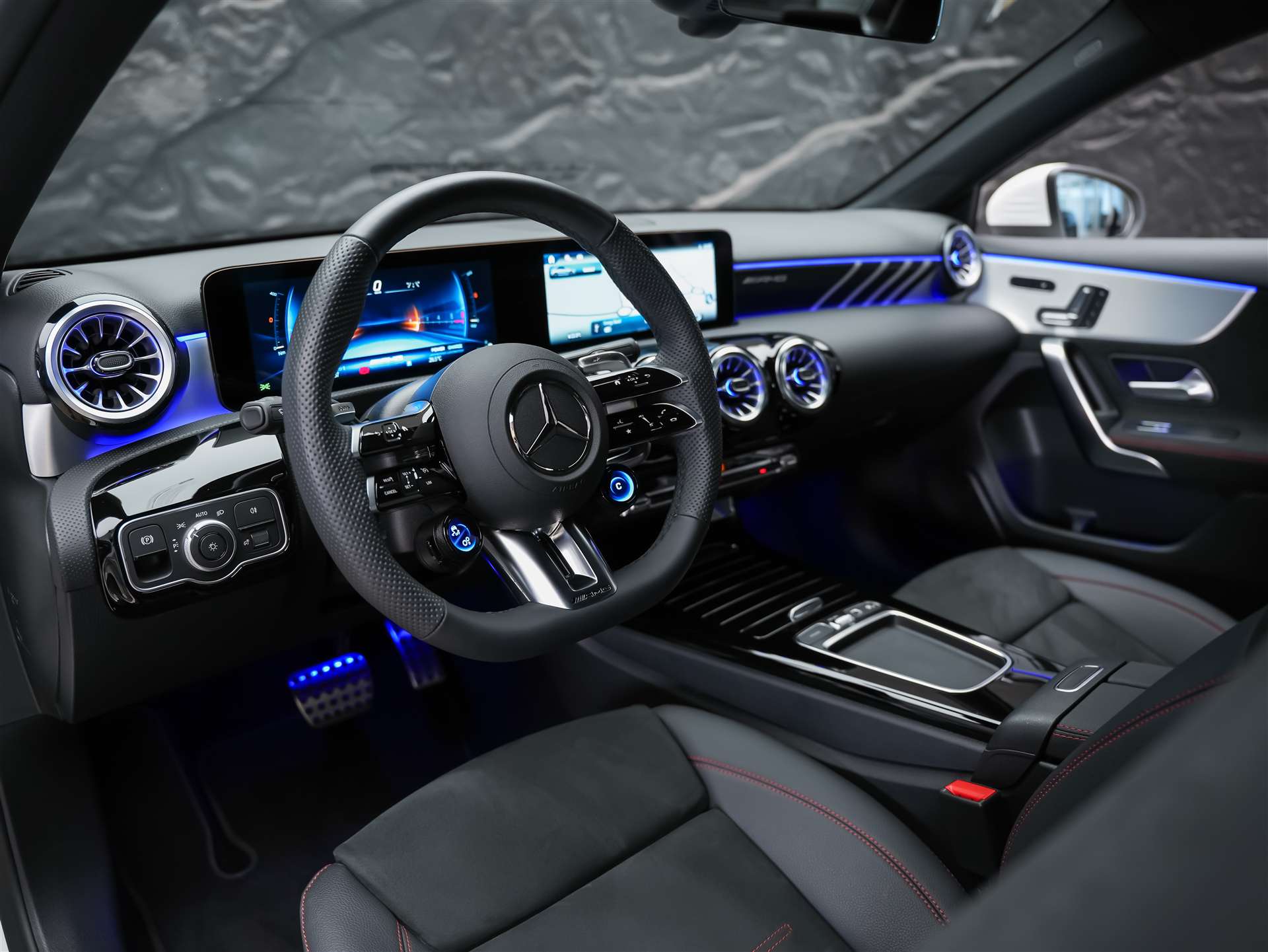 MERCEDES-BENZ A35 AMG 4Matic+ 8G-DCT*20" Felgen*Werksgarantie*Lenkradheizung*Ambientebeleuchtung*-image-7