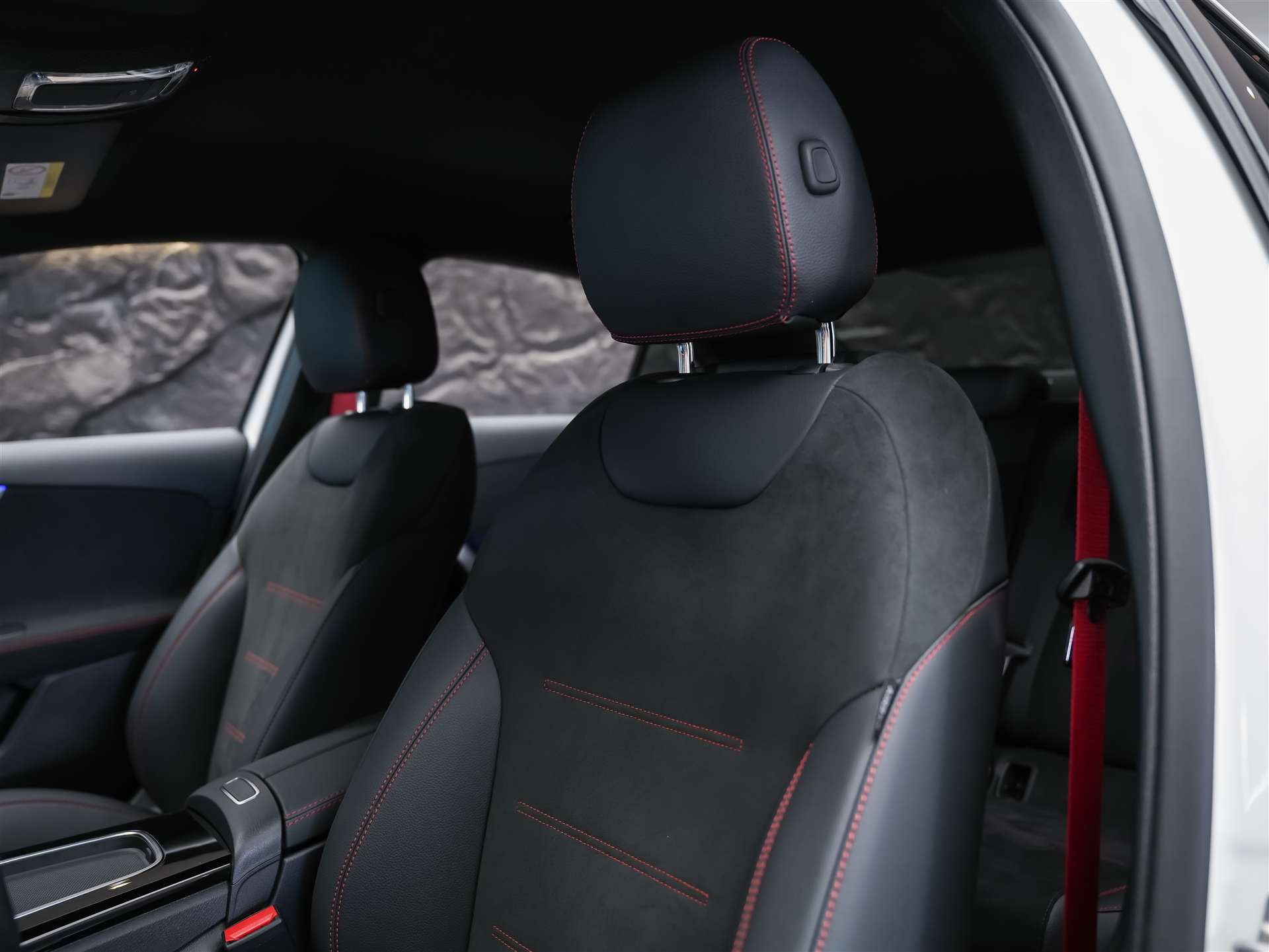 MERCEDES-BENZ A35 AMG 4Matic+ 8G-DCT*20" Felgen*Werksgarantie*Lenkradheizung*Ambientebeleuchtung*-image-9