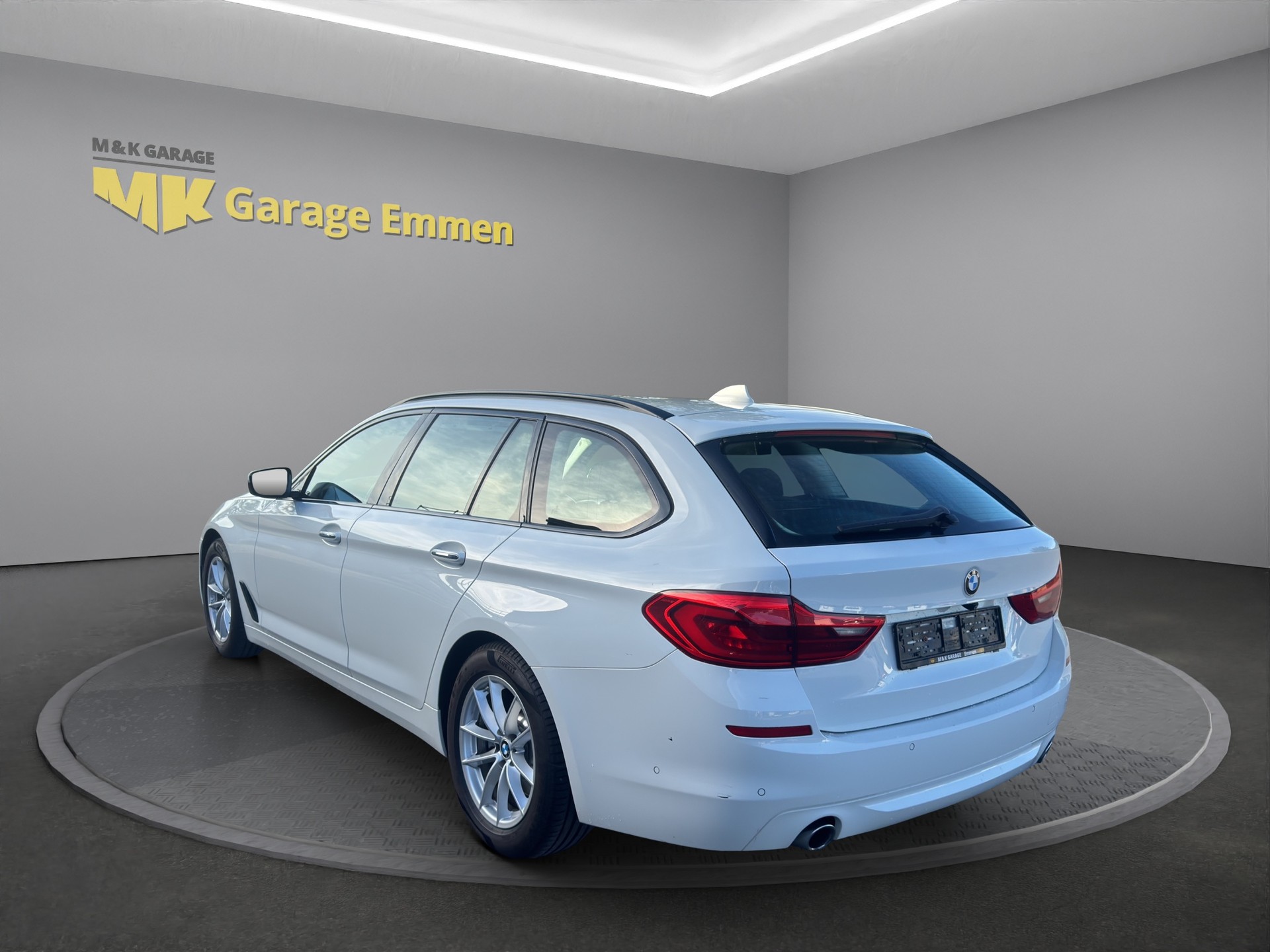 BMW 520d xDrive Touring Steptronic-showroom-element-2