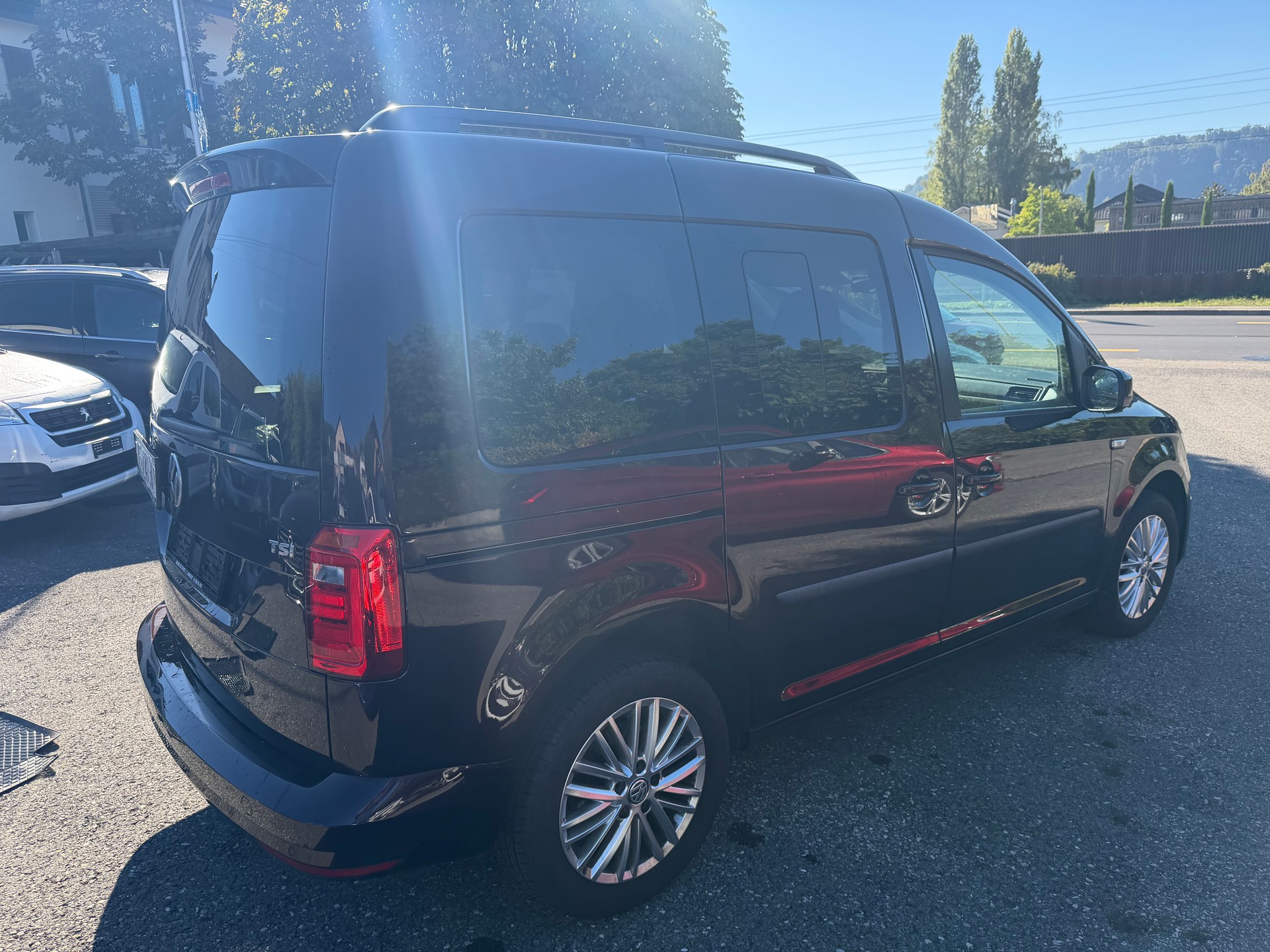VW Caddy 1.2 TSI BlueMotion Technology-image-4
