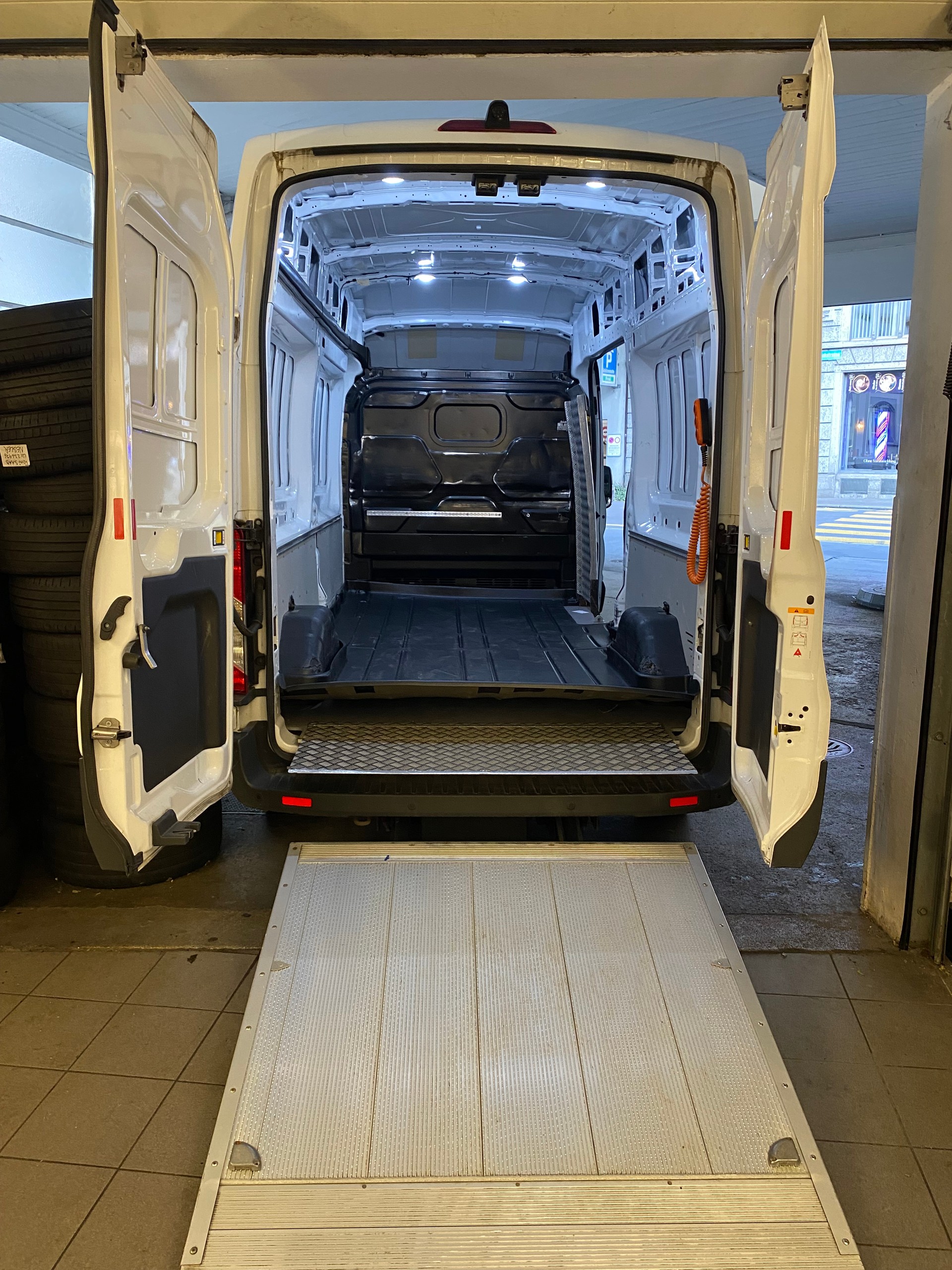 FORD 350 L3-image-8