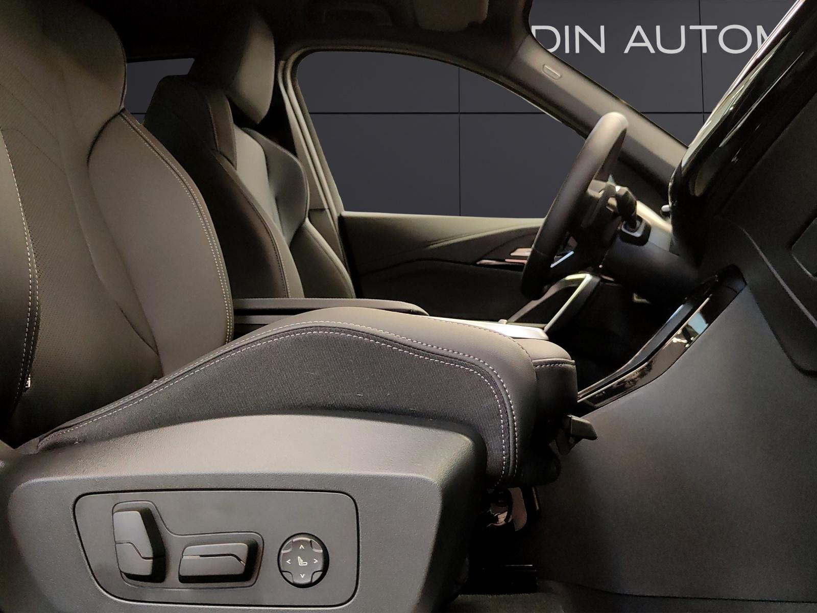 BMW X1 U11 23i xDrive paddles-image-19