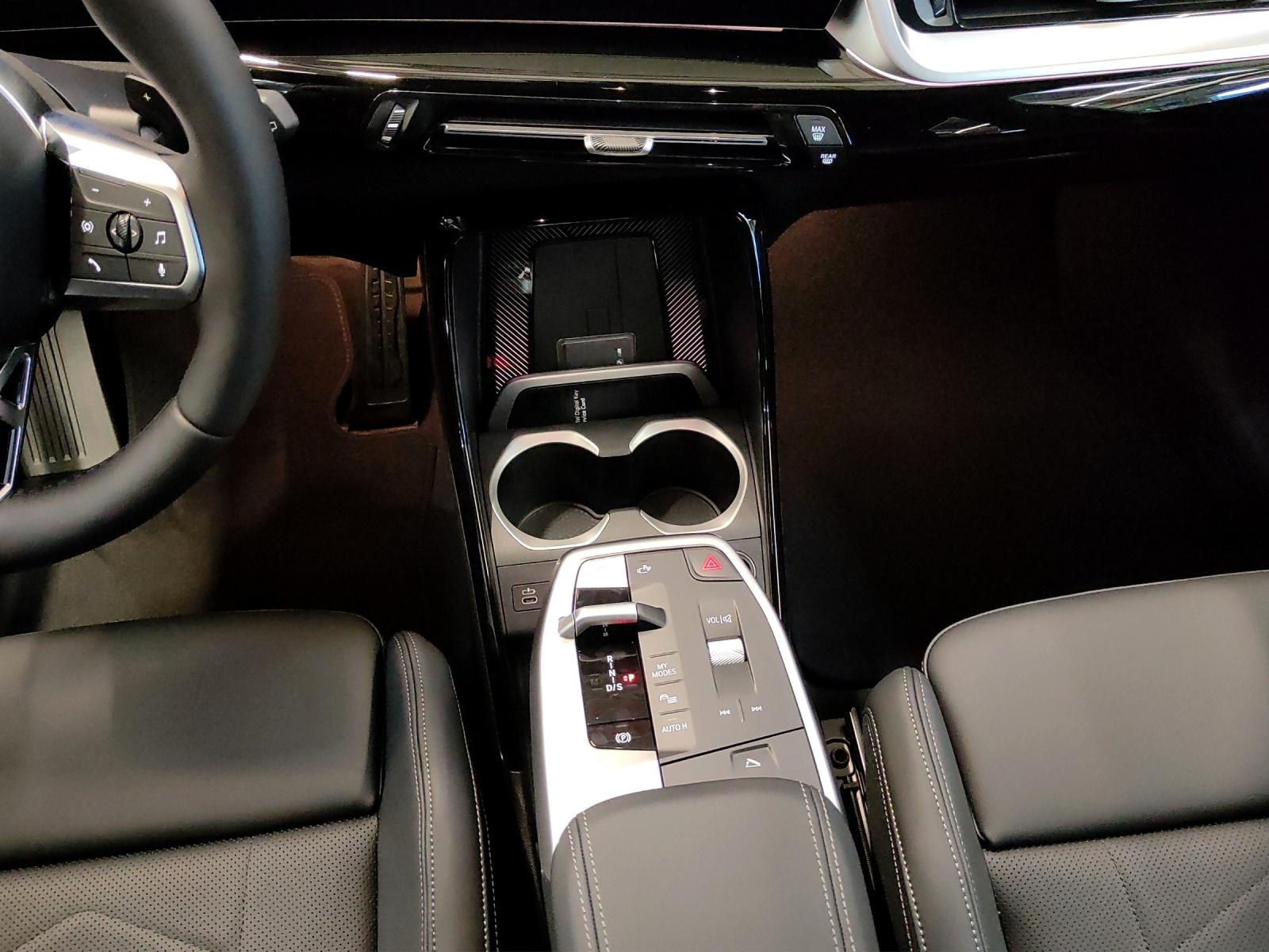 BMW X1 U11 23i xDrive paddles-image-12