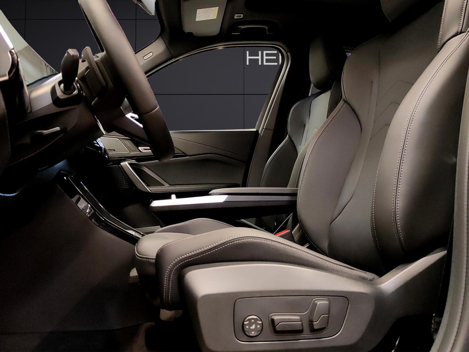 BMW X1 U11 23i xDrive paddles-image-9