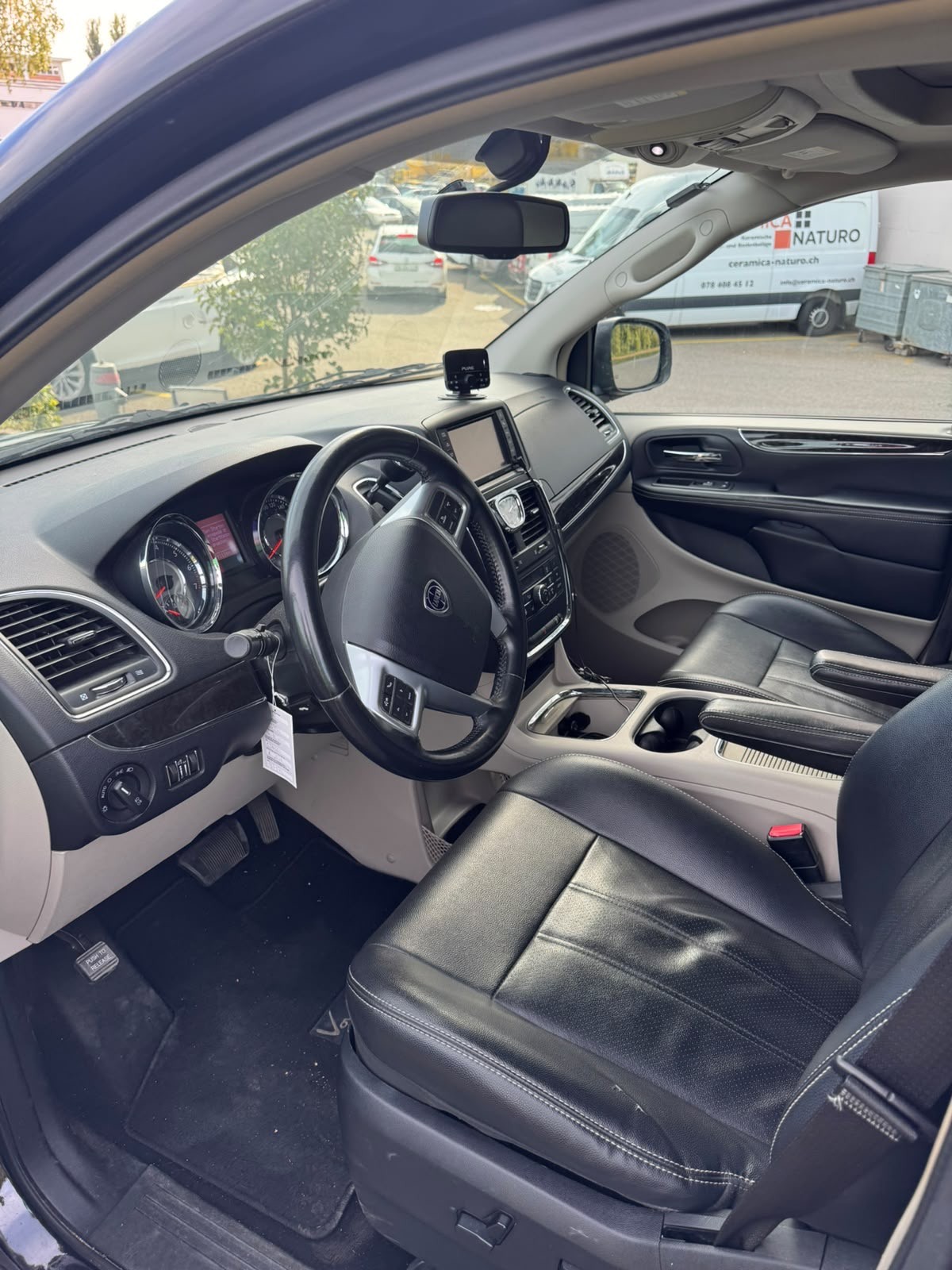 LANCIA Voyager 3.6 V6 Platinum Automatic 7 Platz-image-8