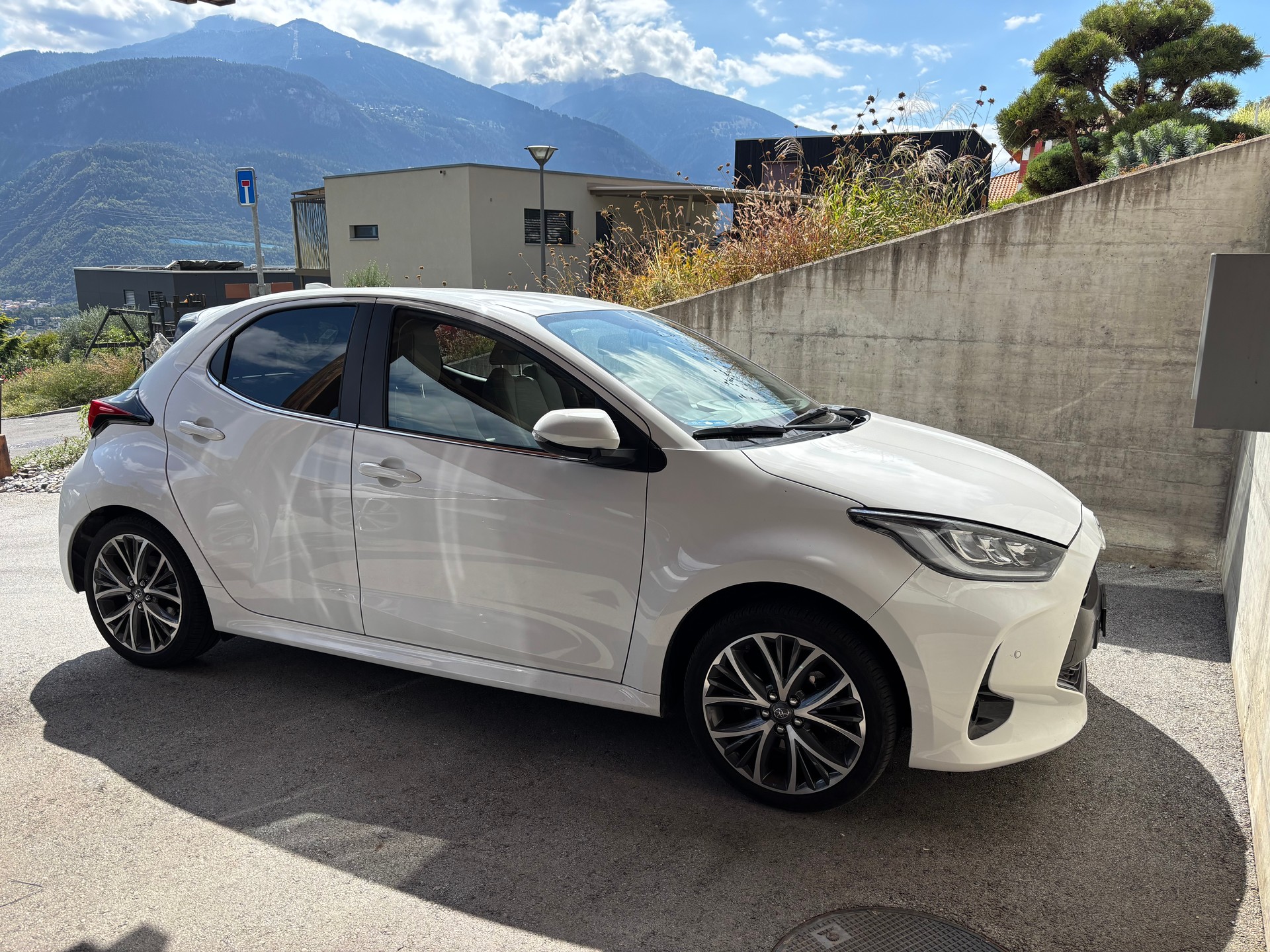 TOYOTA 1.5 VVT-i HSD Premium-image-0
