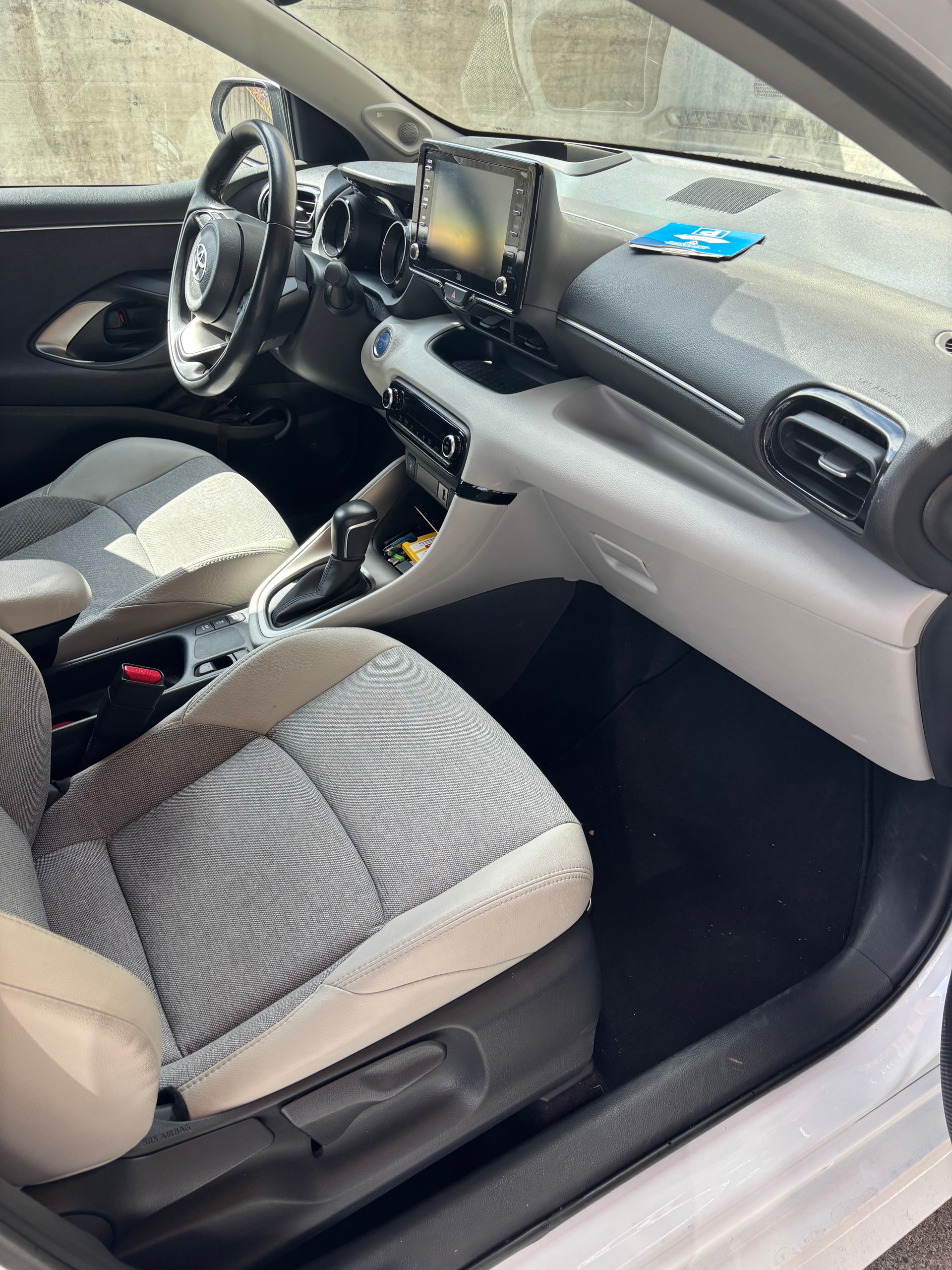 TOYOTA 1.5 VVT-i HSD Premium-image-3