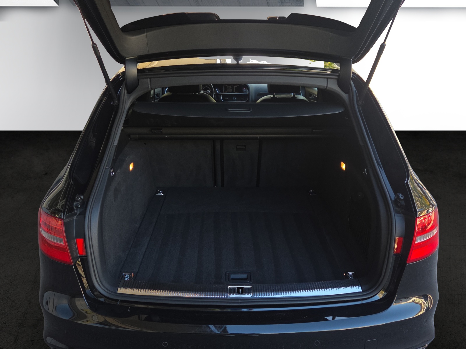 AUDI A4 Avant 3.0 TDI clean diesel quattro s-tronic-image-16