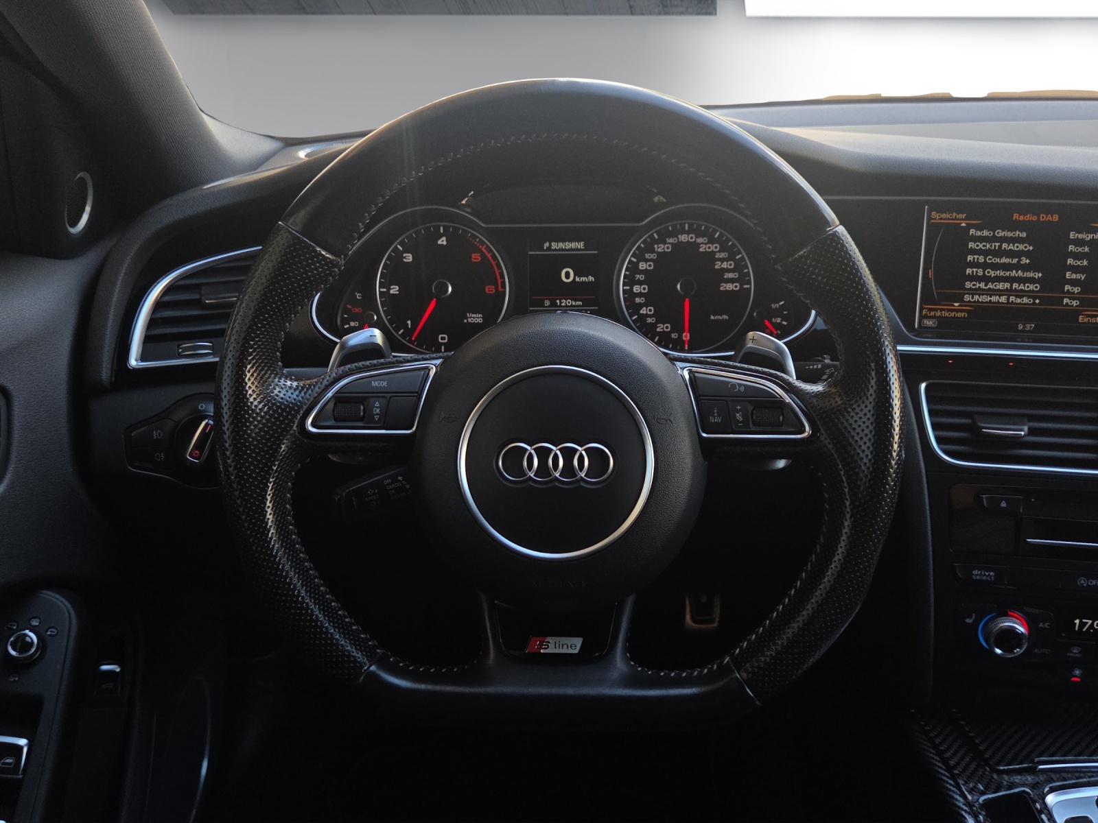 AUDI A4 Avant 3.0 TDI clean diesel quattro s-tronic-image-10