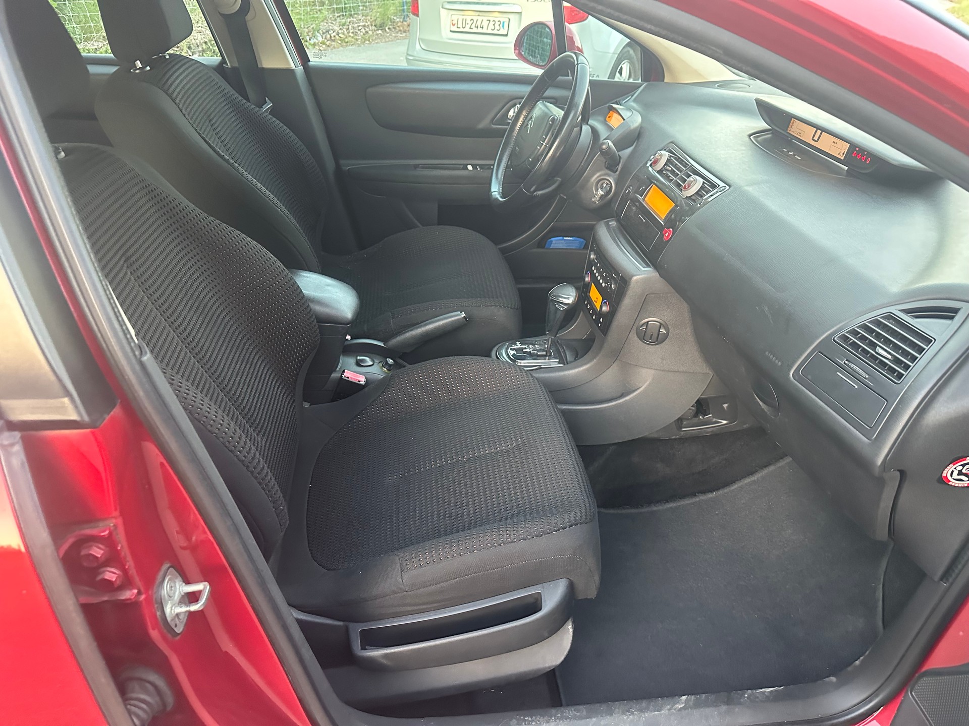 CITROEN C4 Berline 1.6i 16V SX-image-7