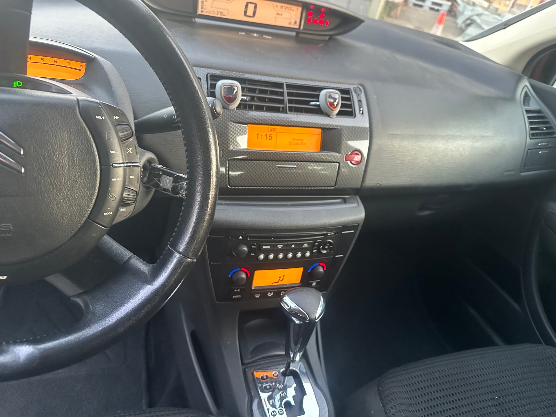 CITROEN C4 Berline 1.6i 16V SX-image-9