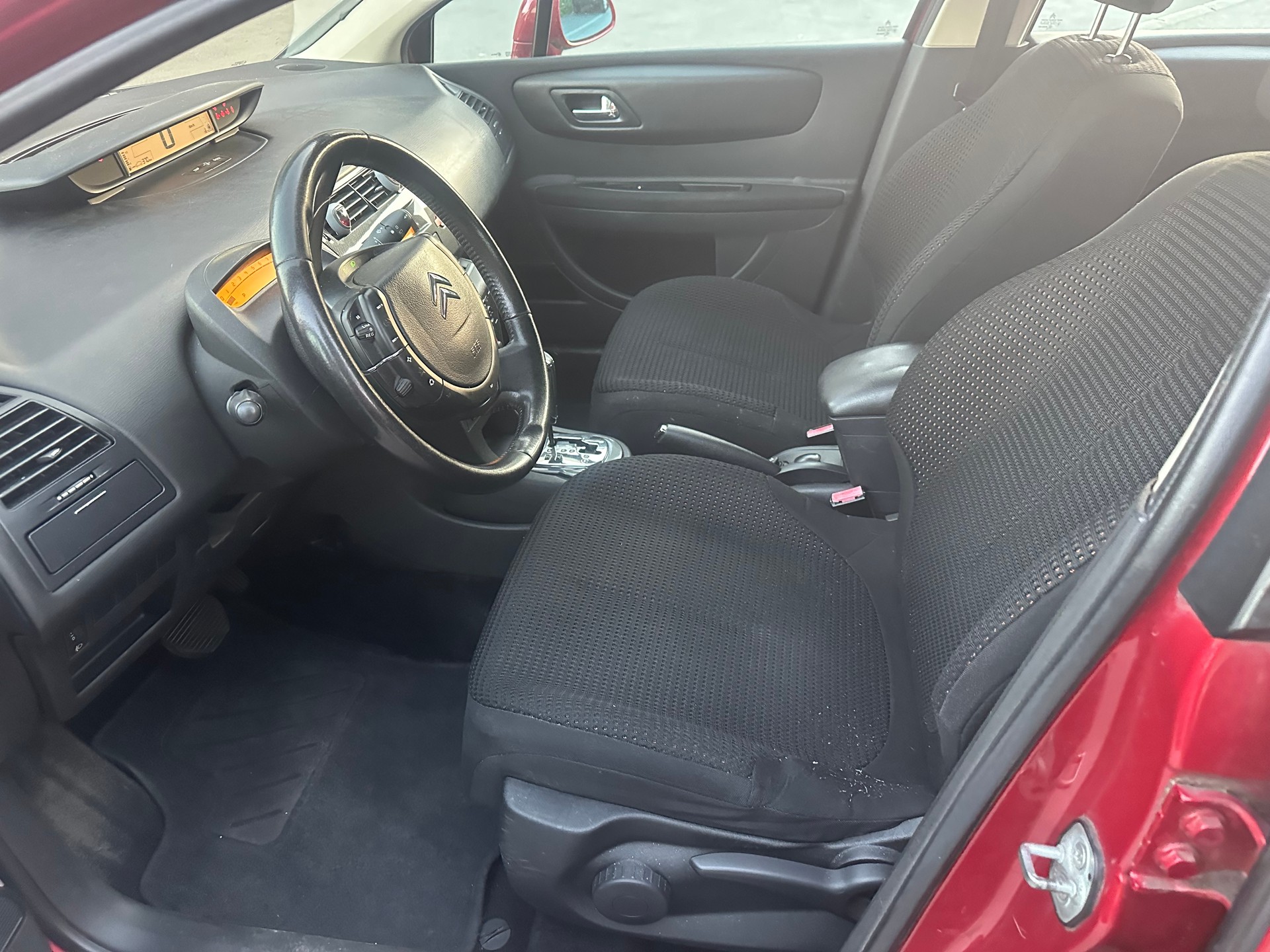 CITROEN C4 Berline 1.6i 16V SX-image-8