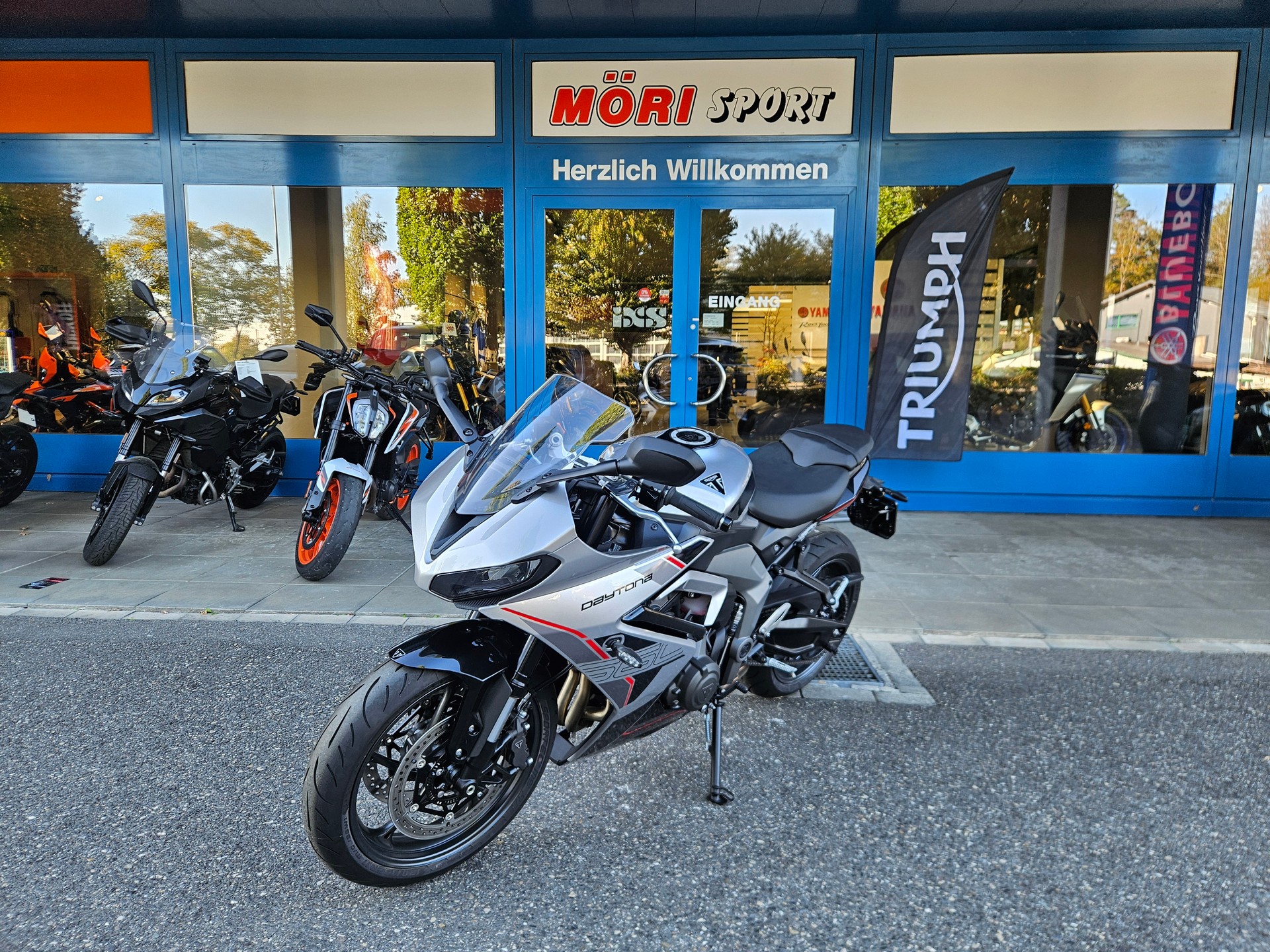 TRIUMPH Daytona 660-showroom-element-2