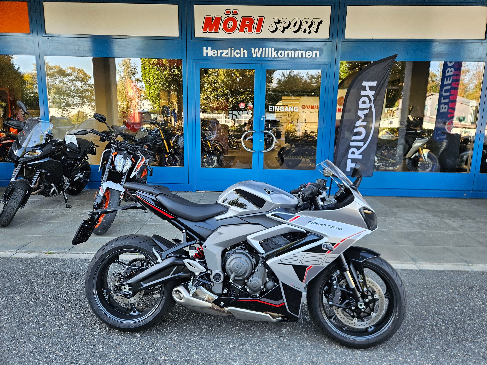 TRIUMPH Daytona 660