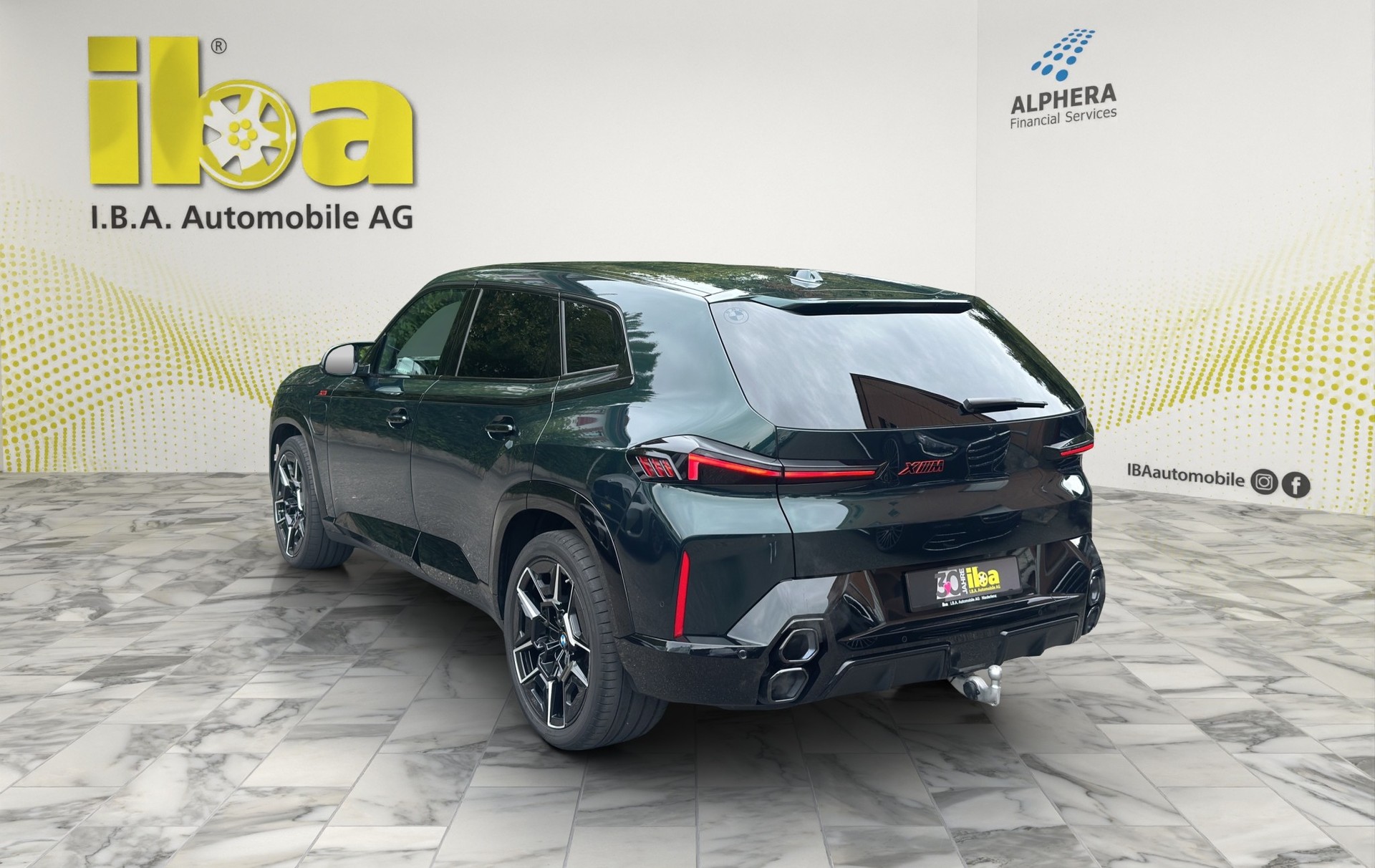 BMW XM xDrive PHEV Label (CH) INDIVIDUAL M Driver's Package-showroom-element-2