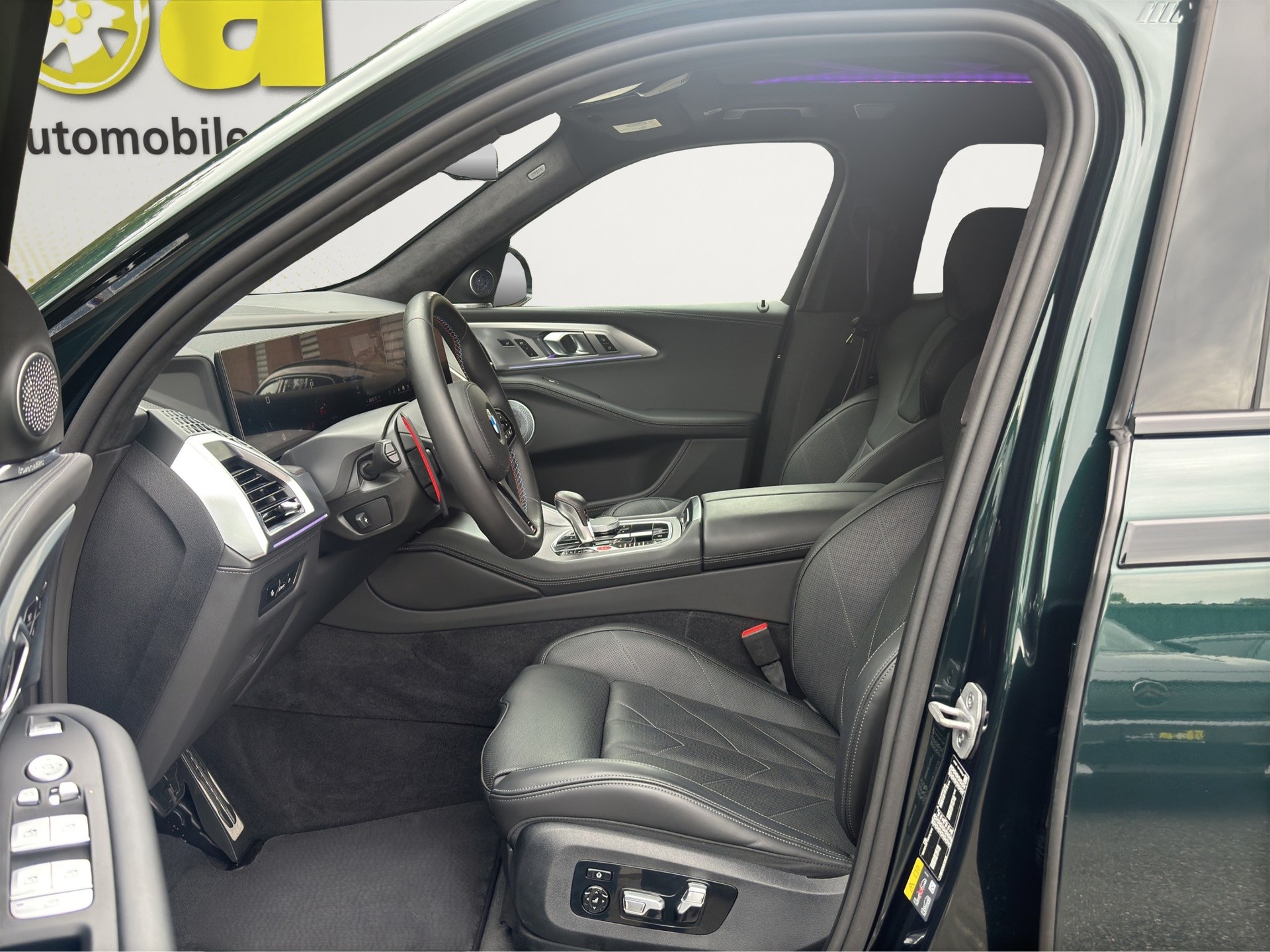BMW XM xDrive PHEV Label (CH) INDIVIDUAL M Driver's Package-image-13