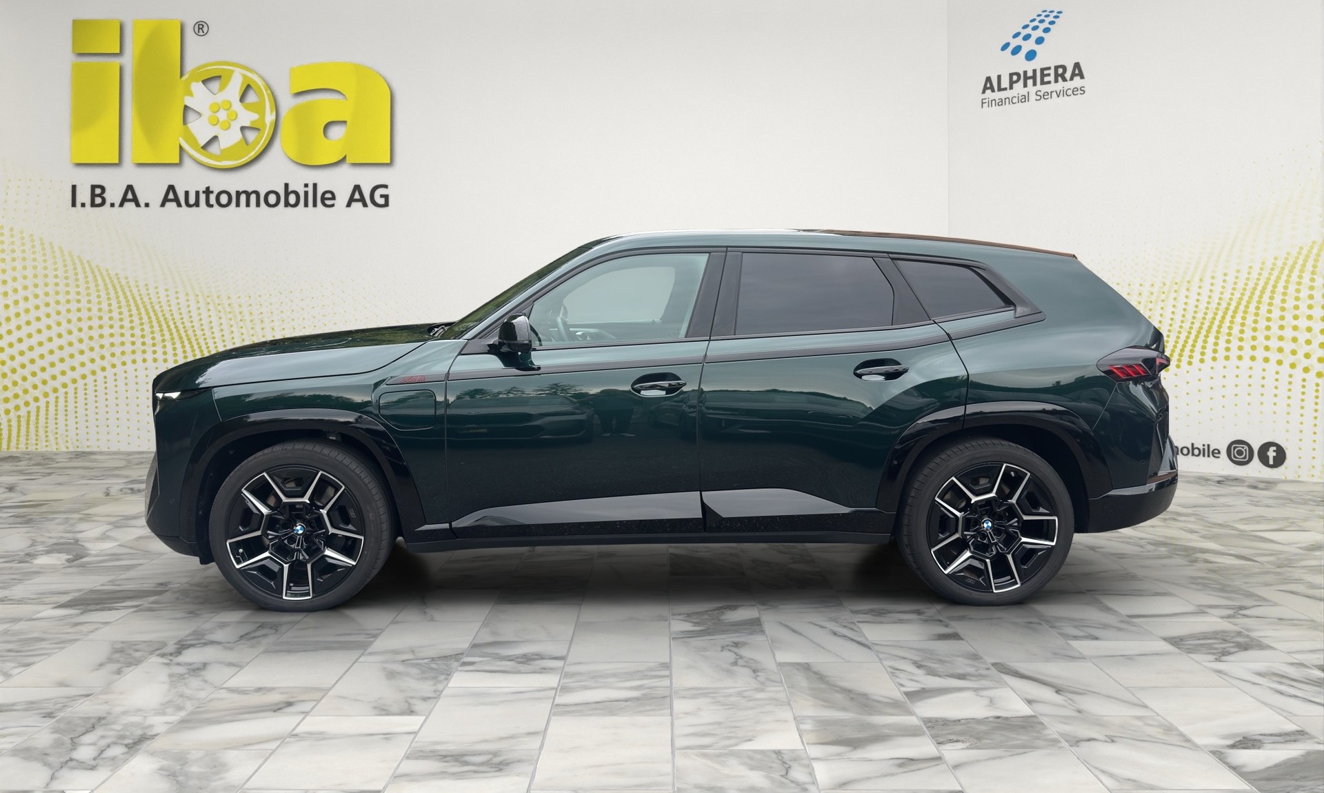 BMW XM xDrive PHEV Label (CH) INDIVIDUAL M Driver's Package-showroom-element-1