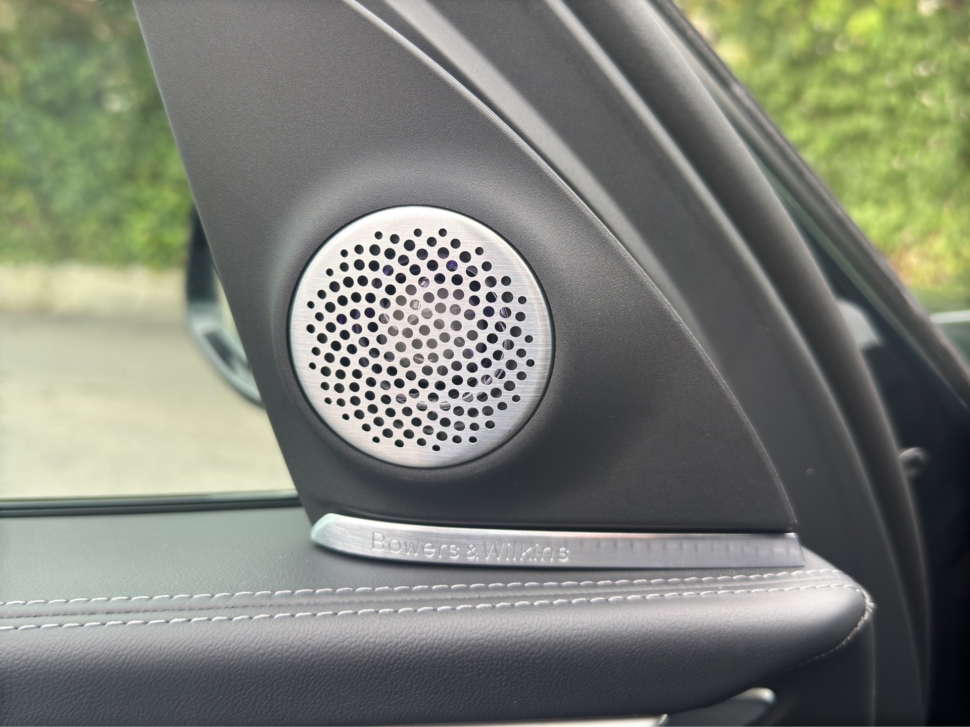 BMW XM xDrive PHEV Label (CH) INDIVIDUAL M Driver's Package-image-26