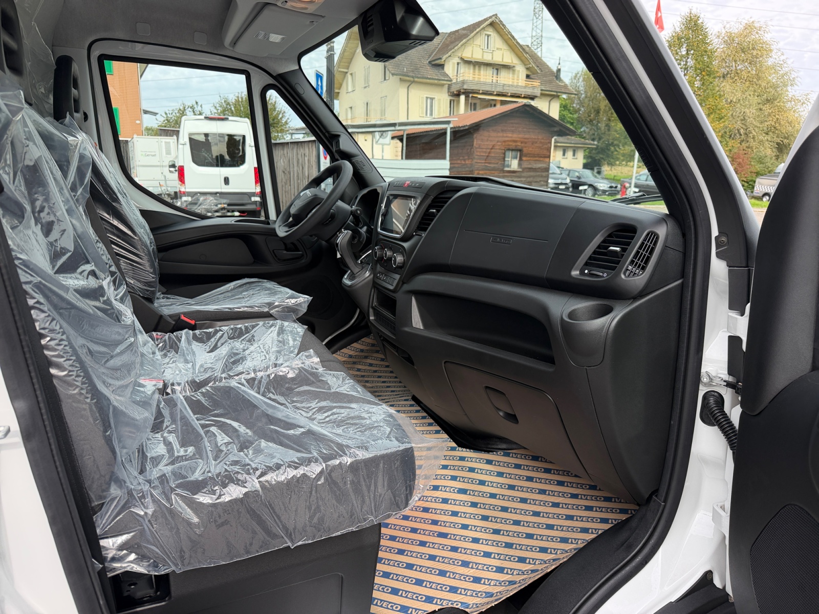 IVECO Daily 35S16BA8 Brücke mit Verdeck und Hebebühne-image-15