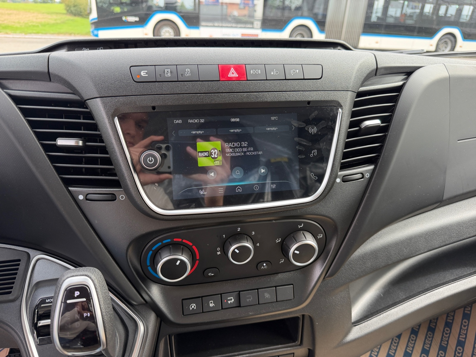 IVECO Daily 35S16BA8 Brücke mit Verdeck und Hebebühne-image-13