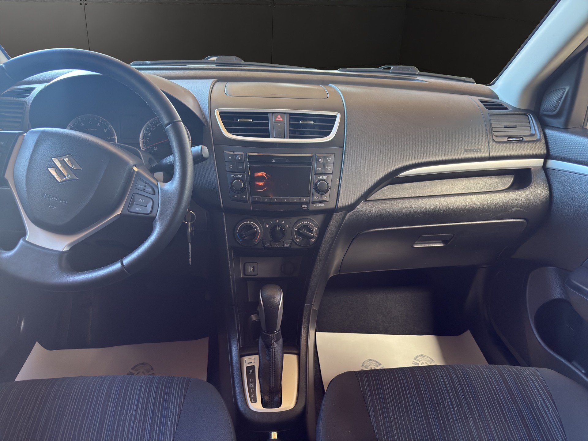 SUZUKI Swift 1.2i 16V Compact+ Automatic-image-10