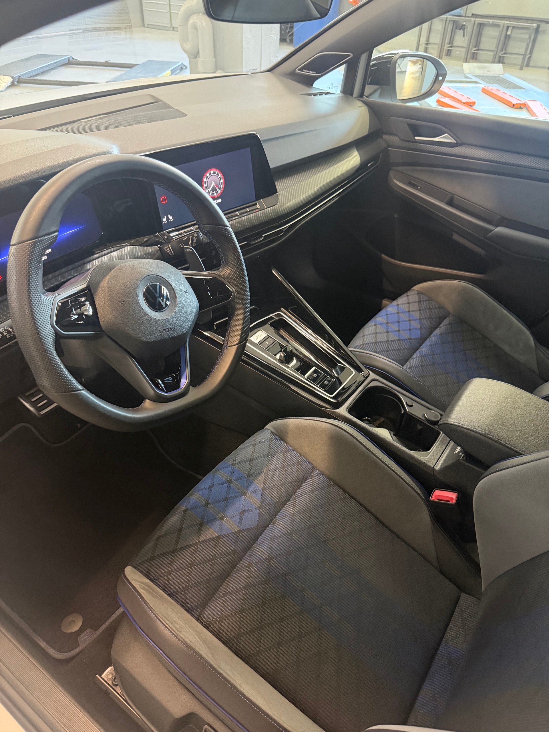 VW 2.0 TSI R DSG 4motion-image-4
