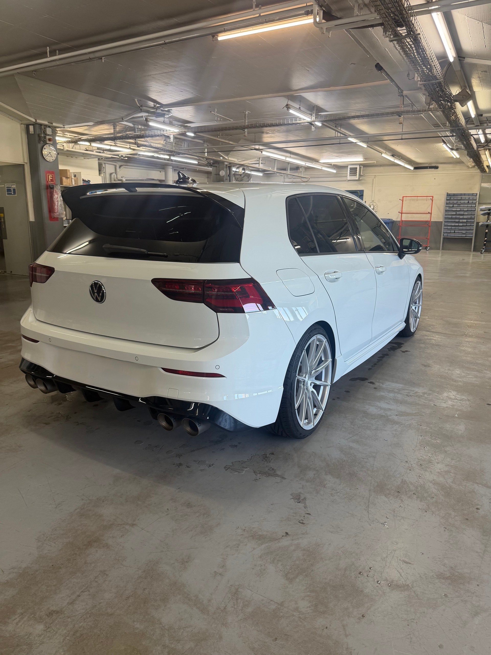 VW 2.0 TSI R DSG 4motion-image-2