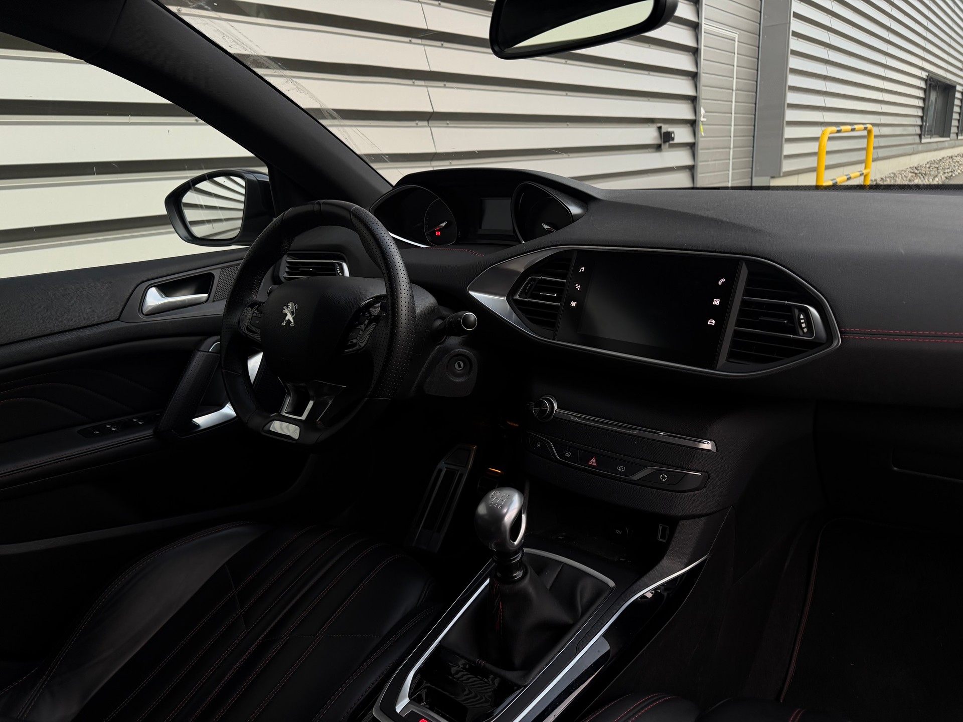 PEUGEOT 308 2.0 BlueHDI GT Line-image-9