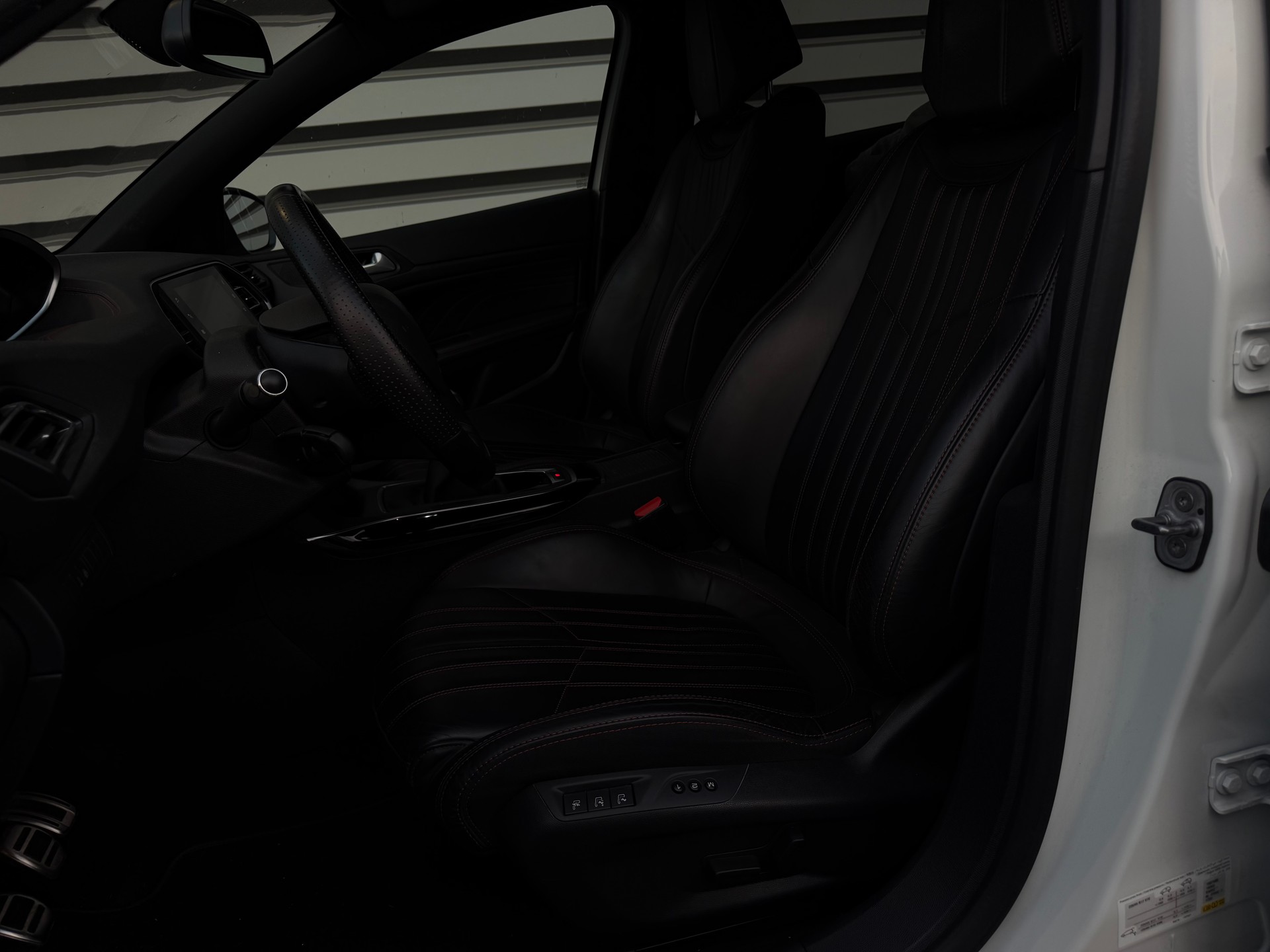 PEUGEOT 308 2.0 BlueHDI GT Line-image-12