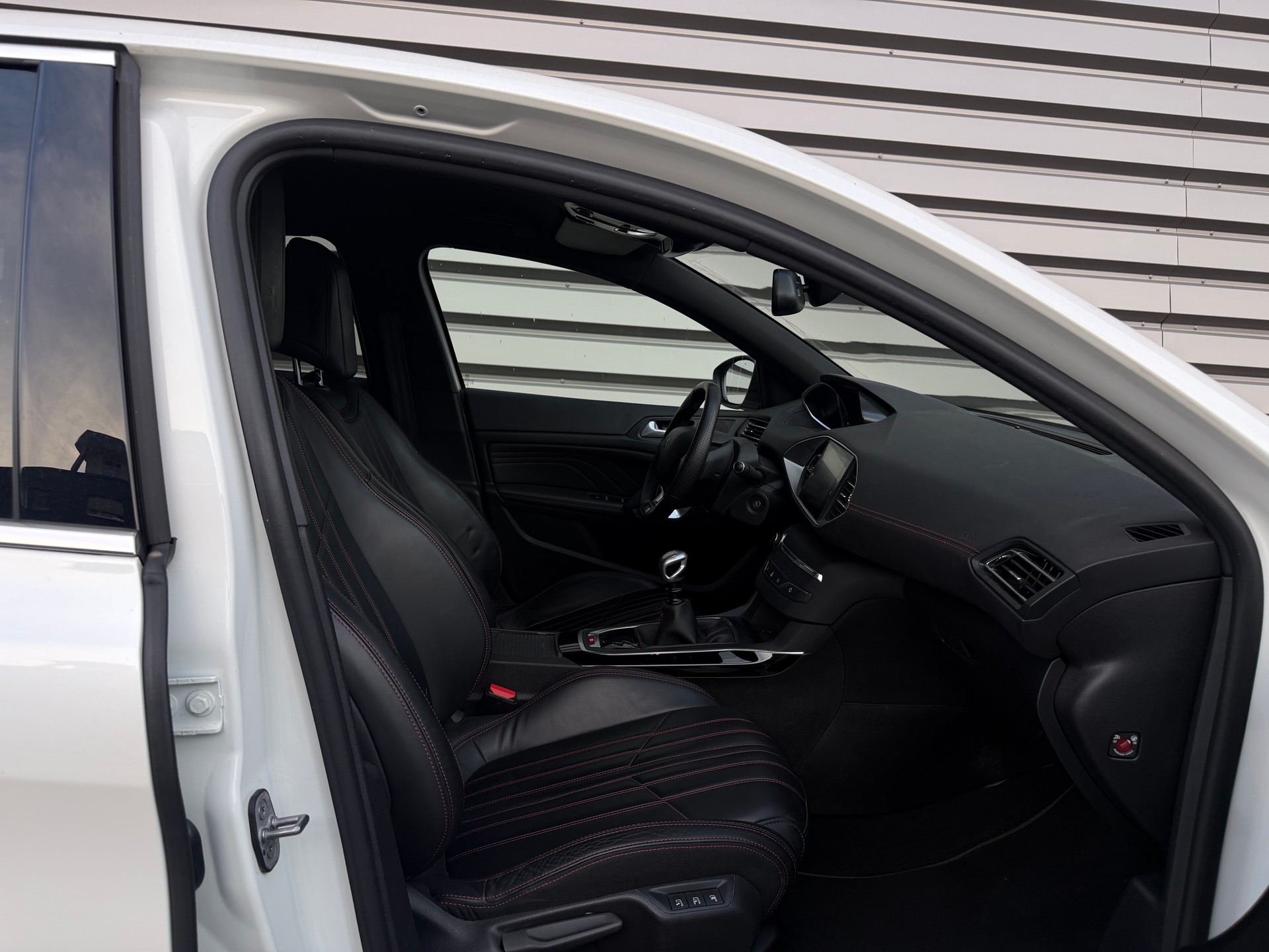 PEUGEOT 308 2.0 BlueHDI GT Line-image-8