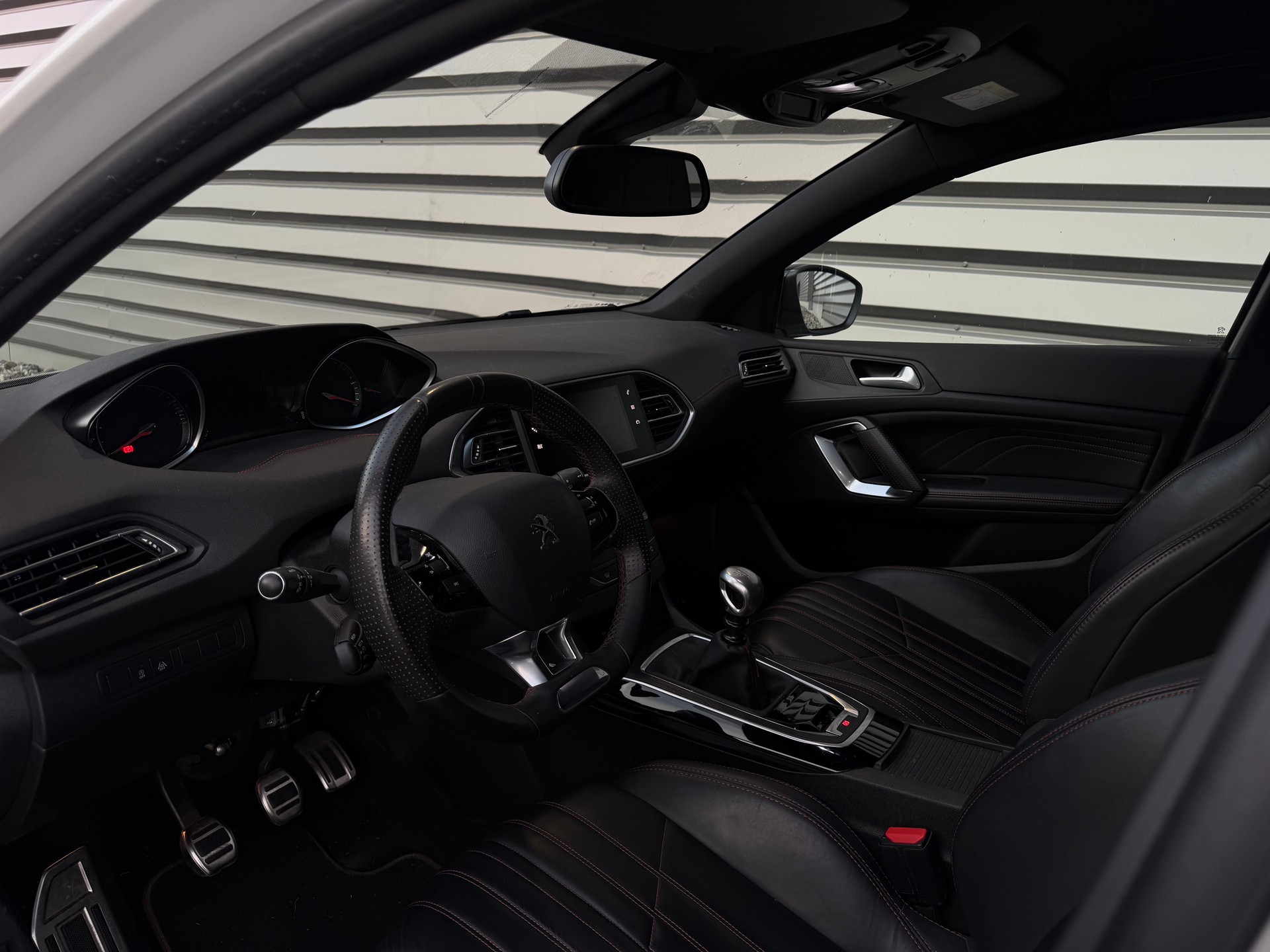 PEUGEOT 308 2.0 BlueHDI GT Line-image-11