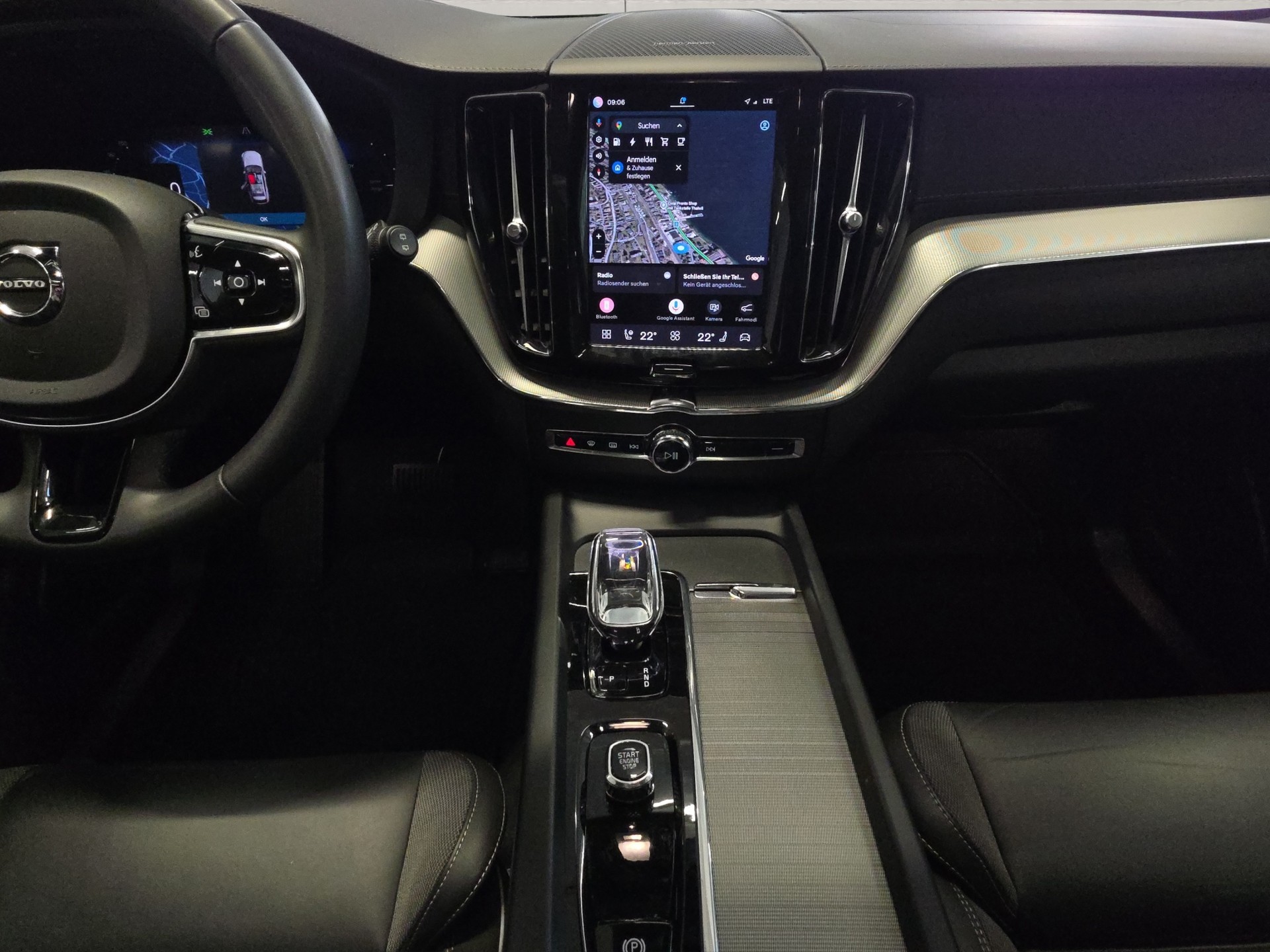 VOLVO XC60 2.0 T8 Ultimate Dark eAWD-image-9
