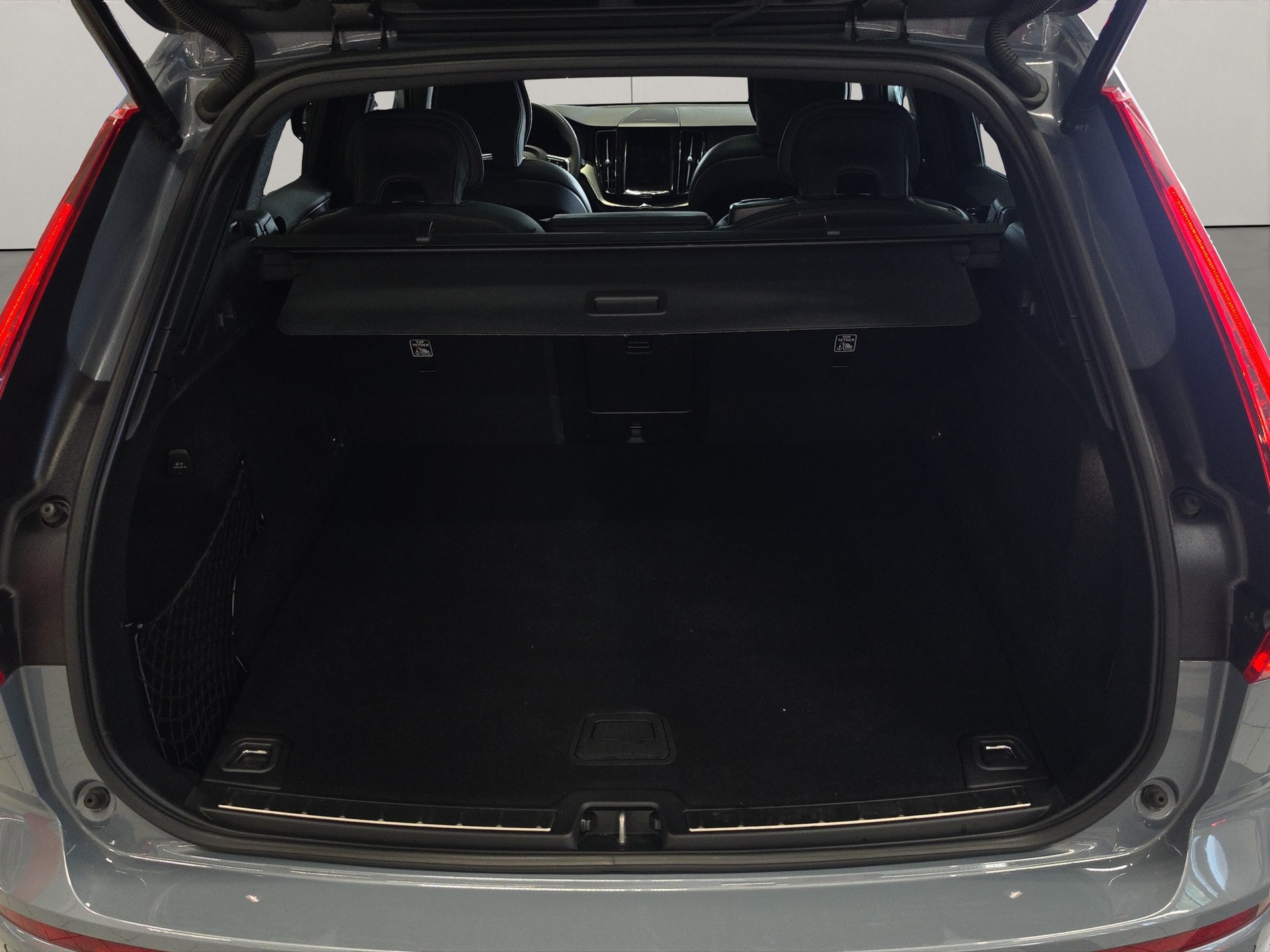 VOLVO XC60 2.0 T8 Ultimate Dark eAWD-image-5