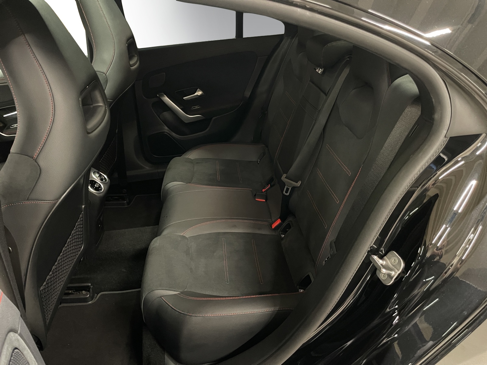 MERCEDES-BENZ CLA 250 4Matic Swiss Star 7G-DCT-image-10