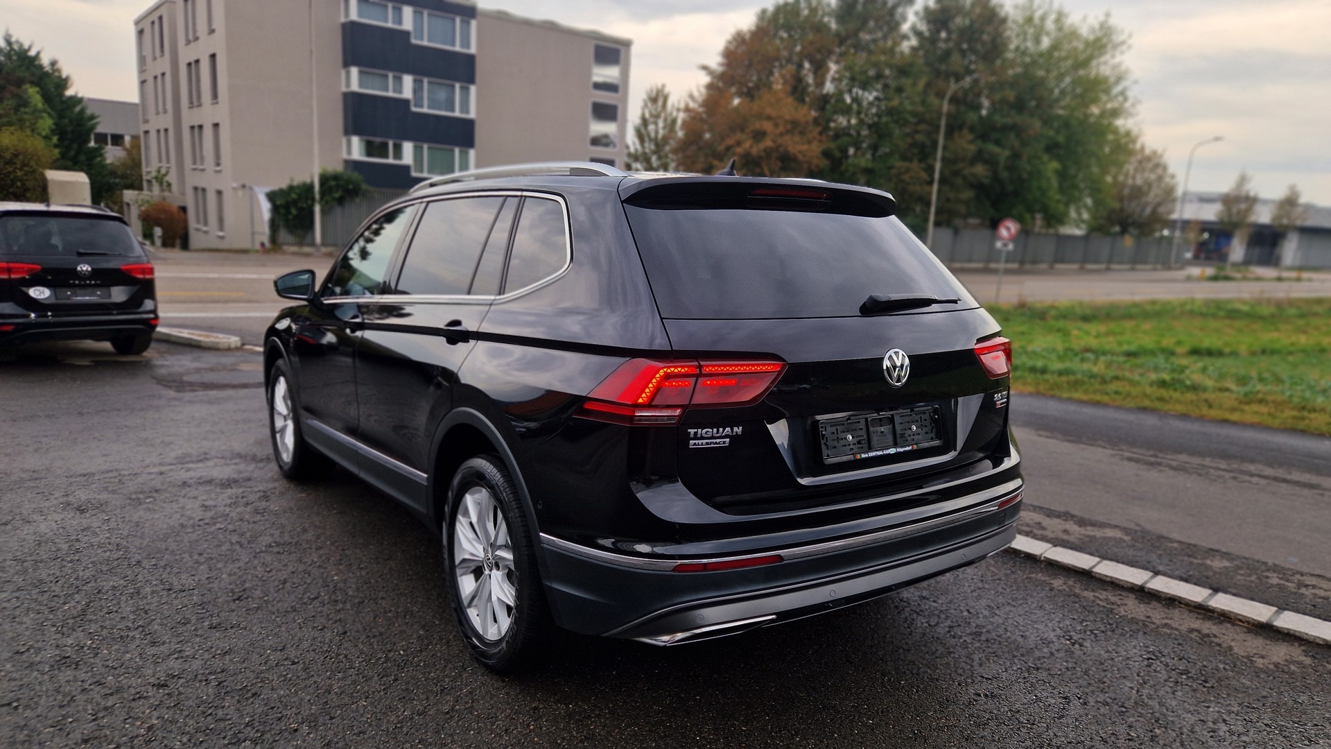 VW Tiguan Allspace 2.0TSI Highline 4Motion DSG-image-3
