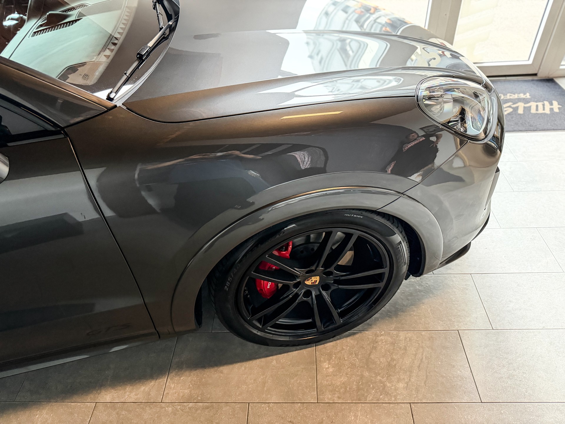 PORSCHE Cayenne GTS Coupé-image-4