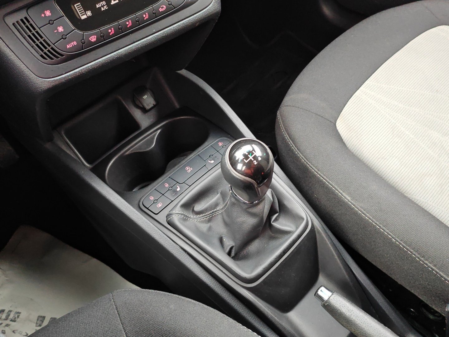SEAT Ibiza 1.2 TSI Style Stopp-Start-image-14