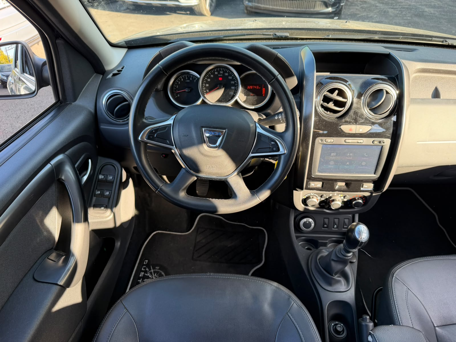 DACIA Duster 1.2 T Fischer man's Friend 4x4-image-12