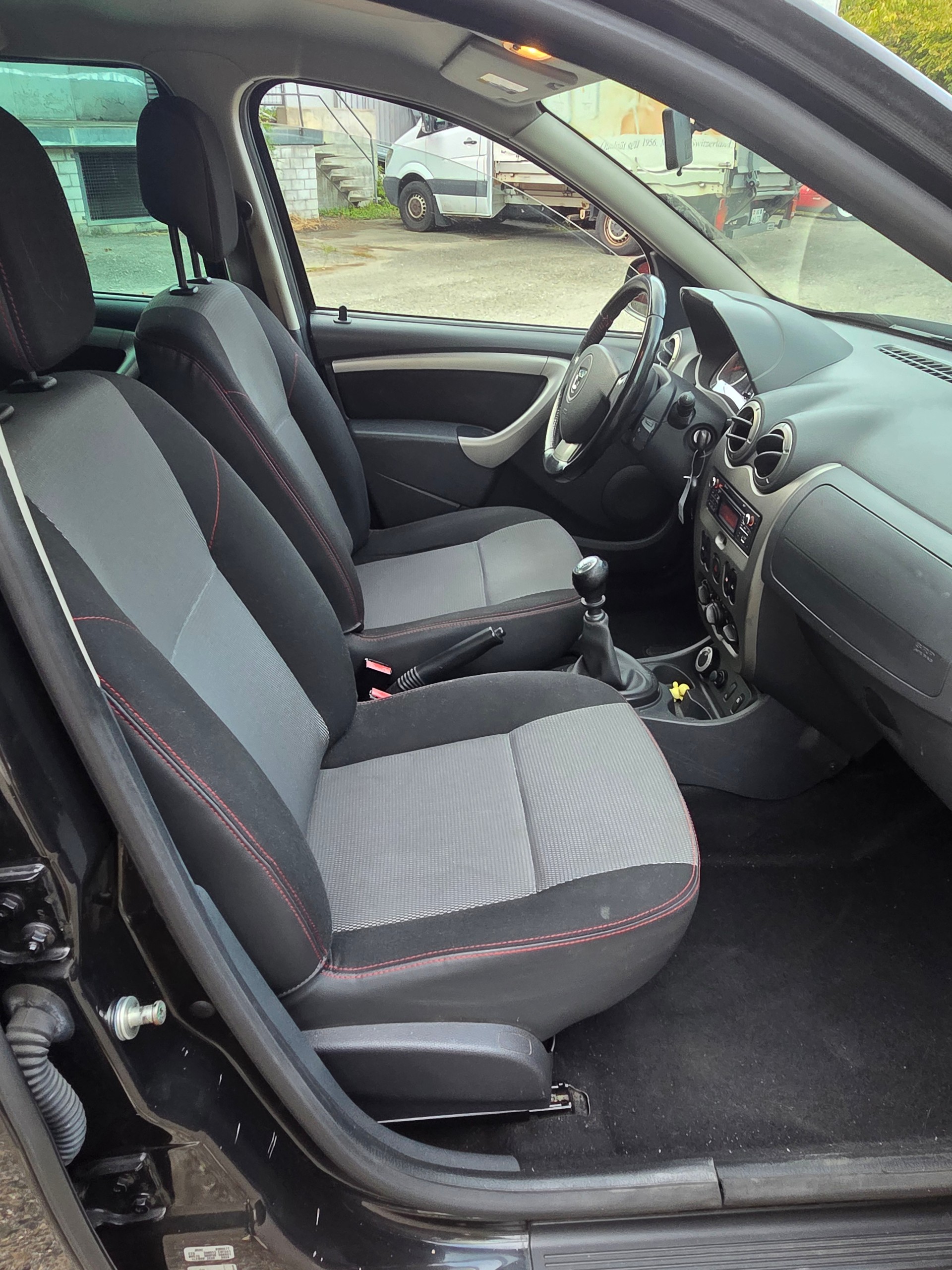 DACIA Duster 1.5 dCi Lauréate 4x4-image-8
