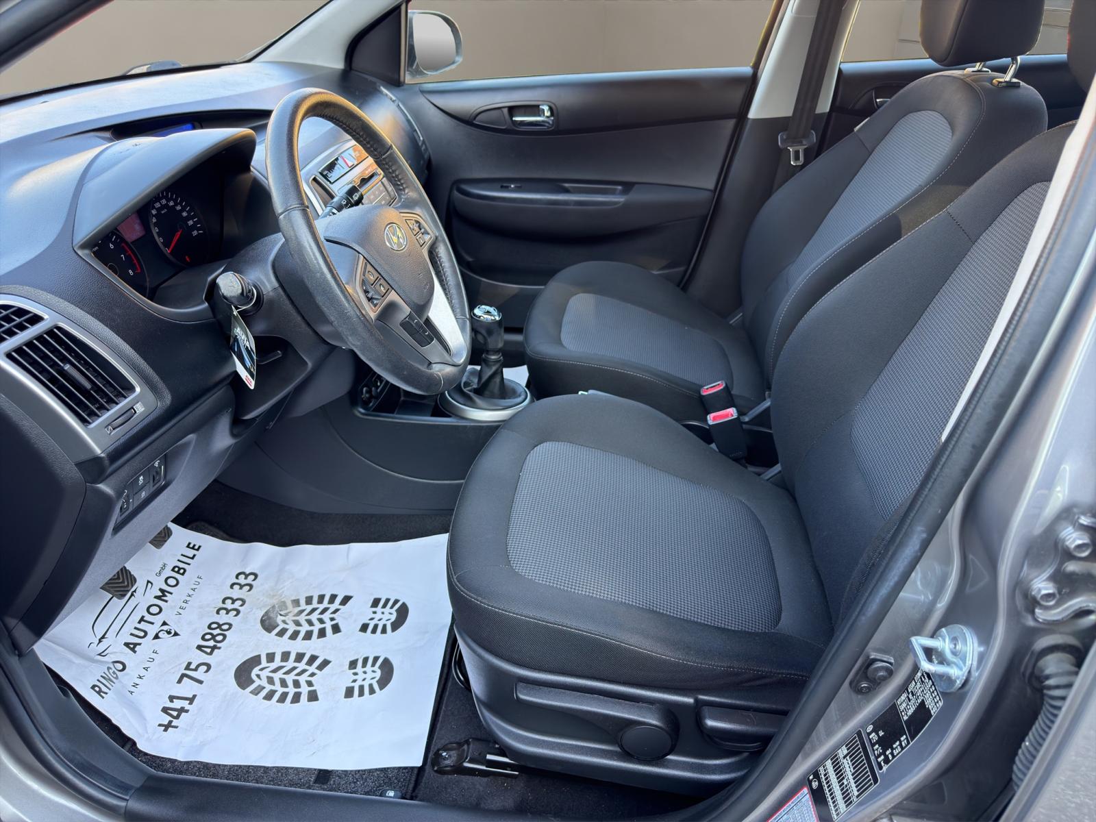 HYUNDAI i20 1.4 Style-image-8