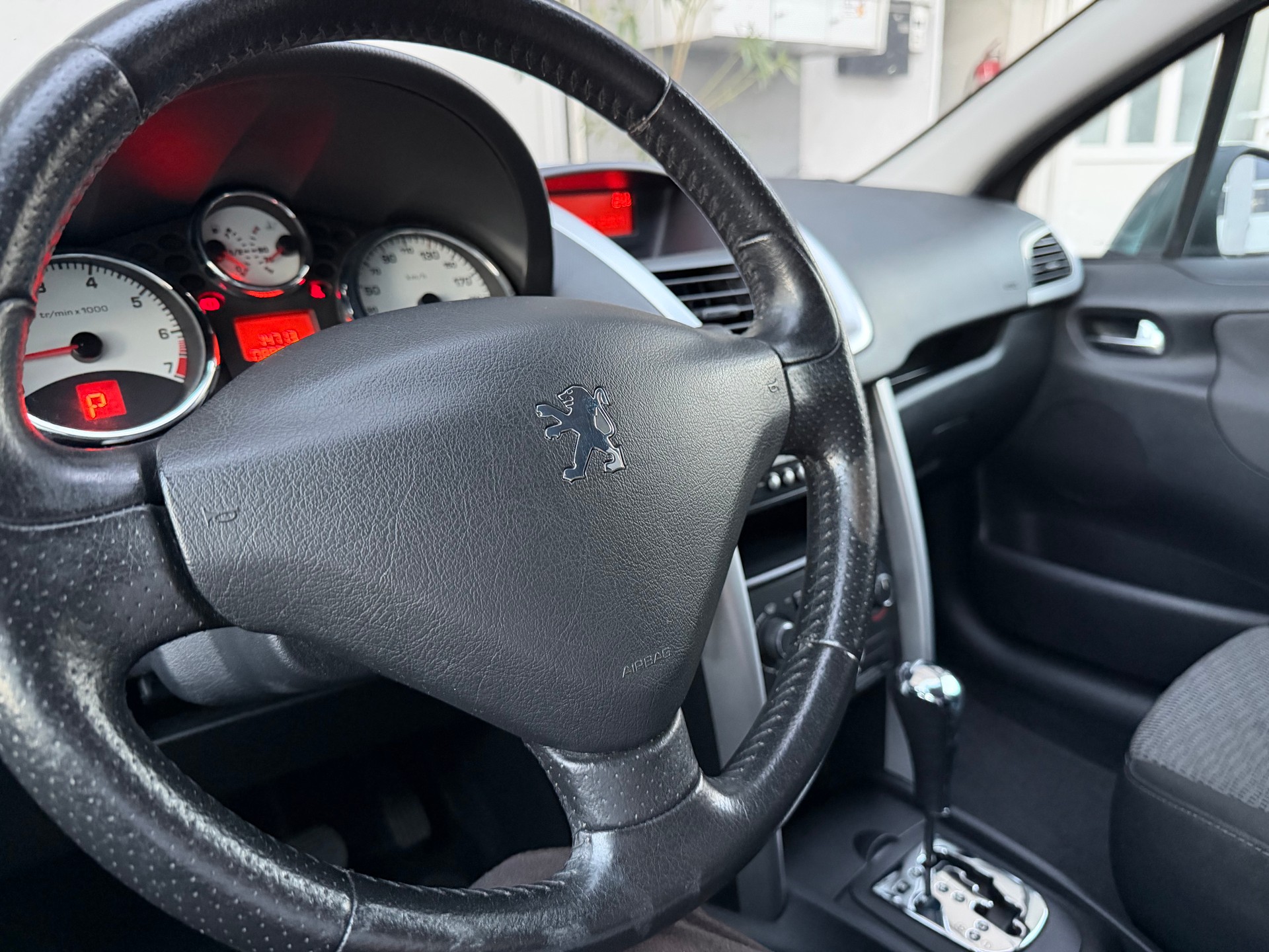 PEUGEOT 207 1.6 16V Sport Automatic-image-15