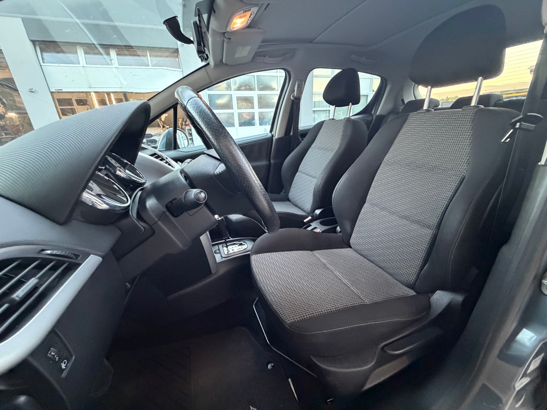 PEUGEOT 207 1.6 16V Sport Automatic-image-8