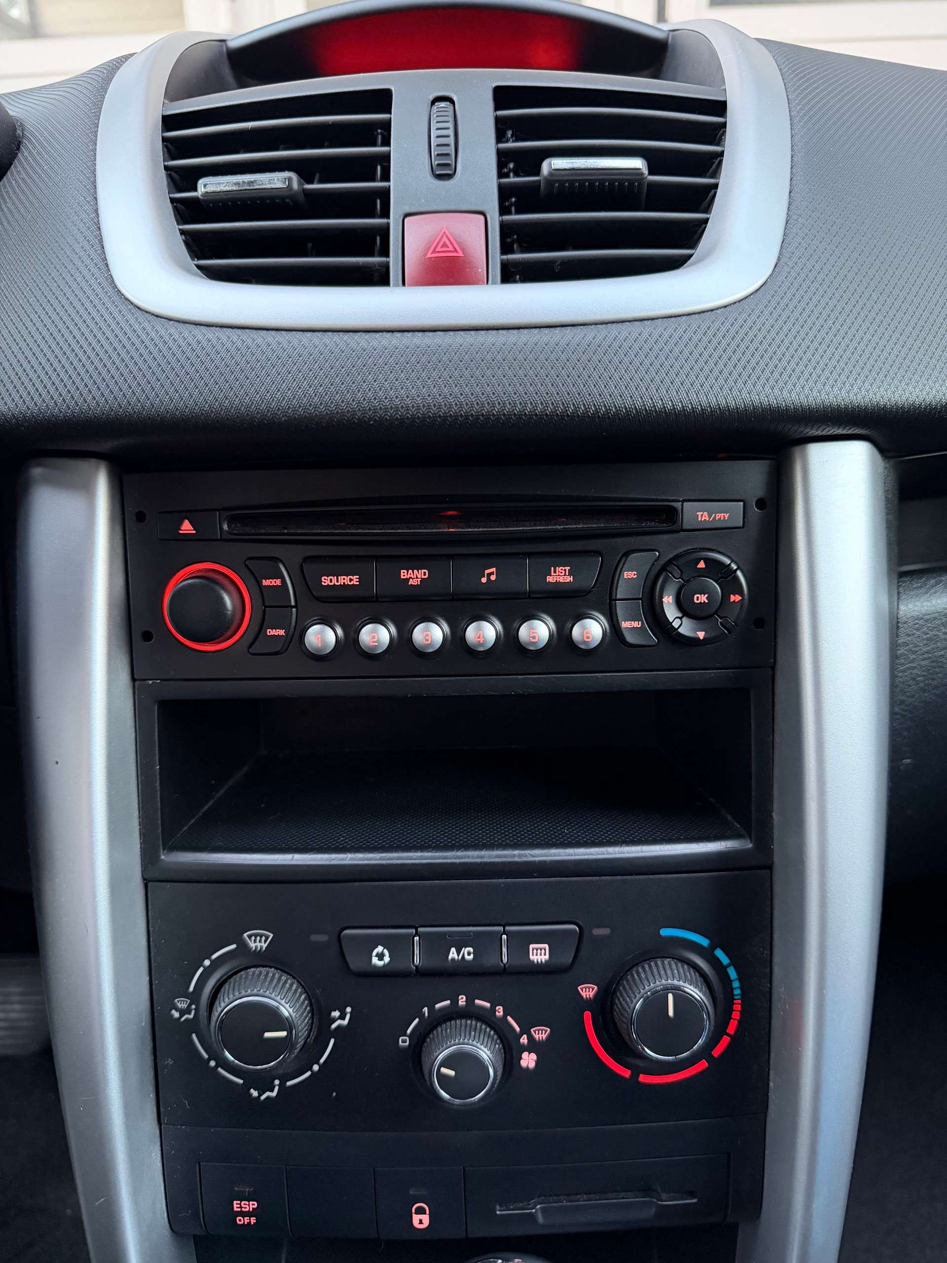 PEUGEOT 207 1.6 16V Sport Automatic-image-17