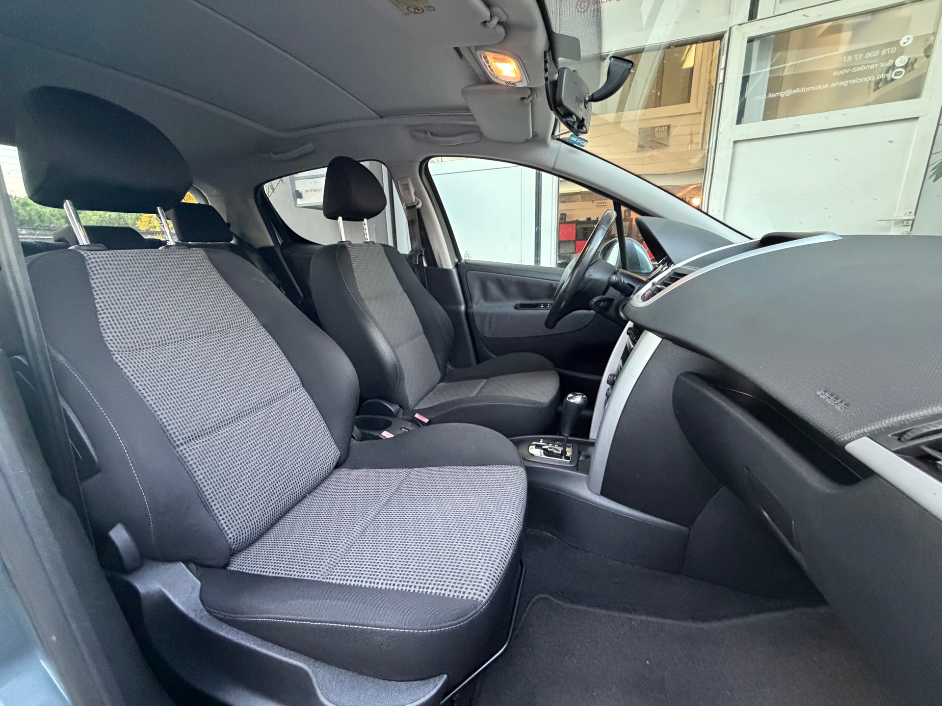 PEUGEOT 207 1.6 16V Sport Automatic-image-9