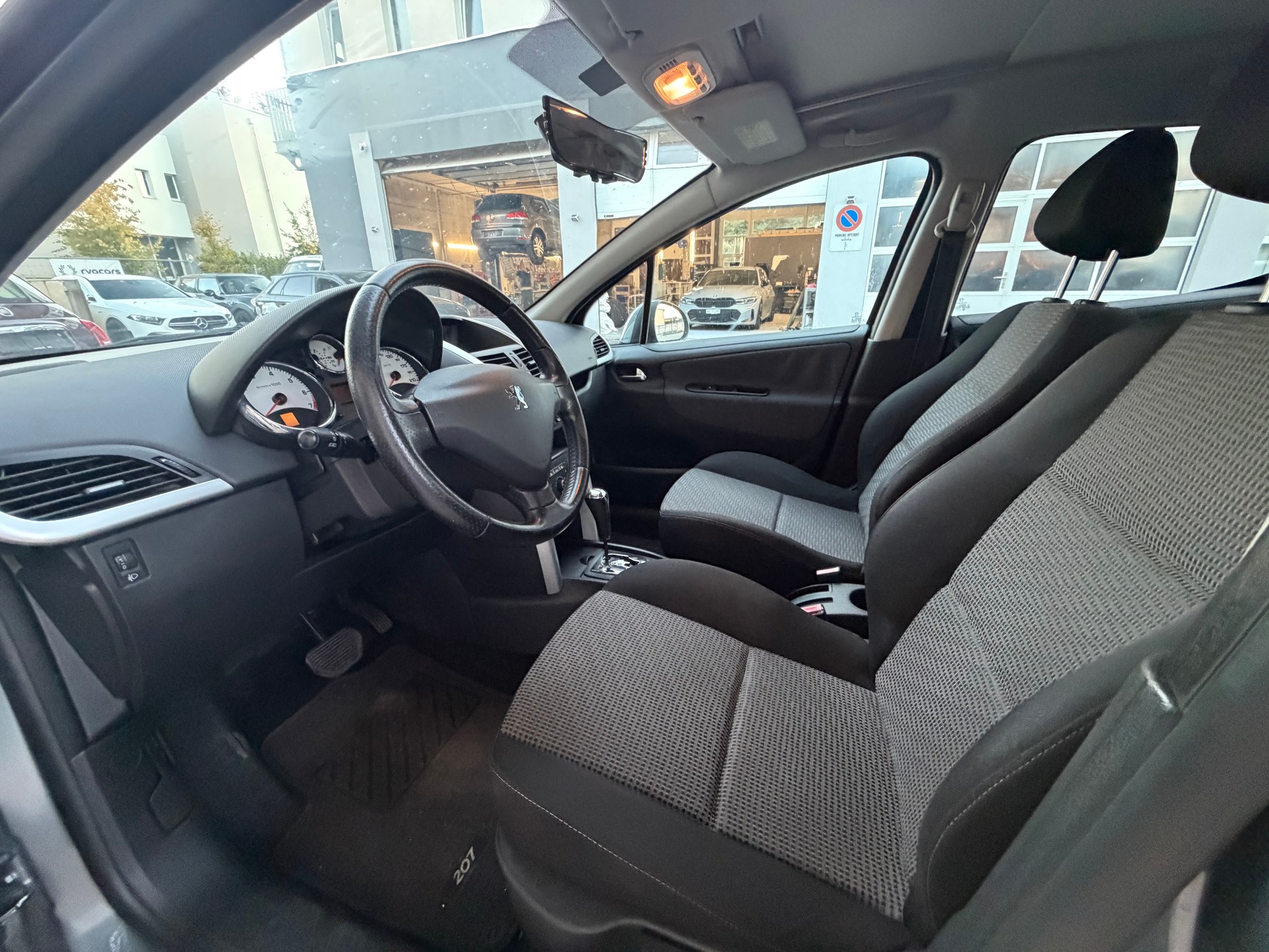 PEUGEOT 207 1.6 16V Sport Automatic-image-7